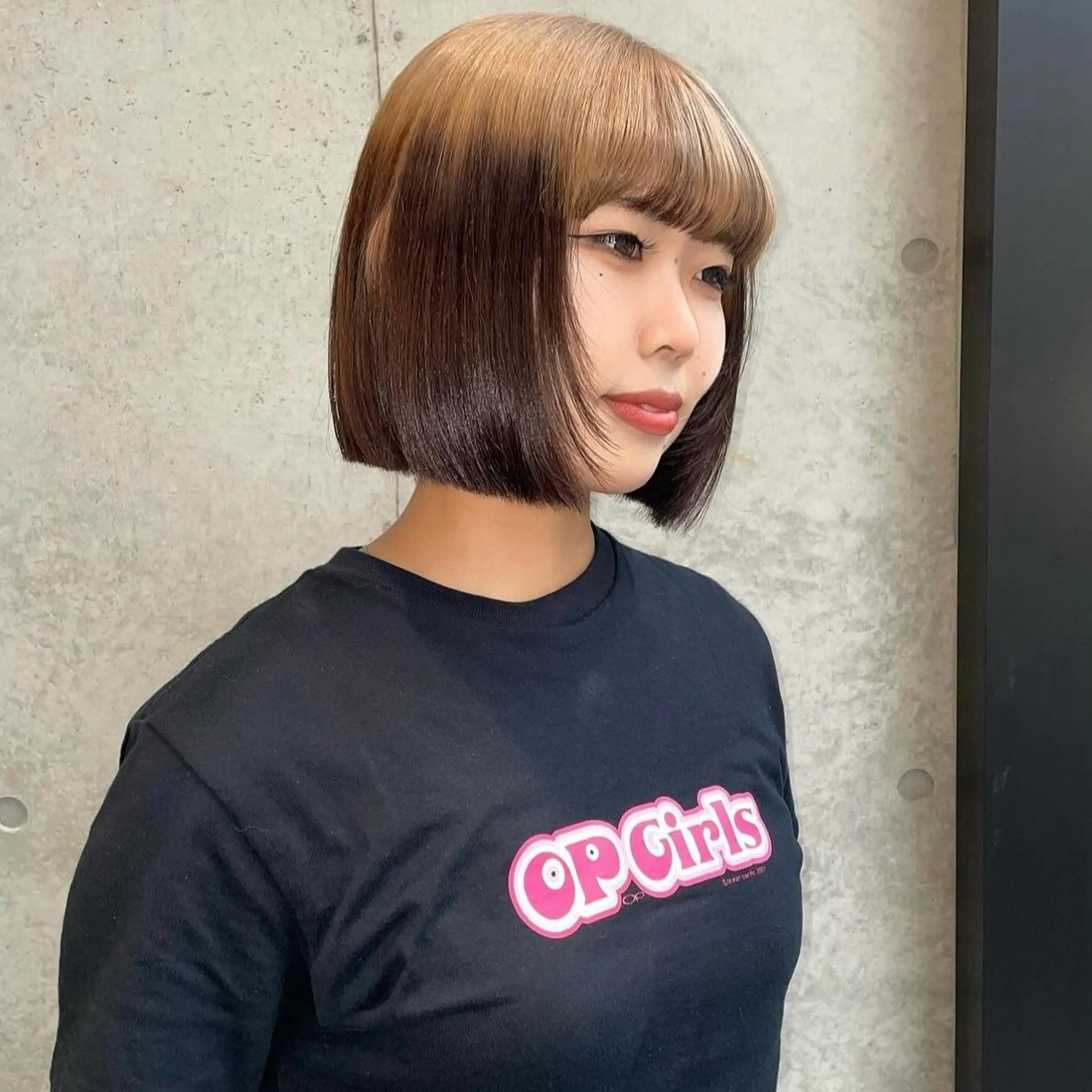 ショート カラー ヘアアレンジ 切りっぱなしボブ ブロンド デザインカラー ボブ カット ヘアカラー トリートメント Mizobe misakiのヘアスタイル