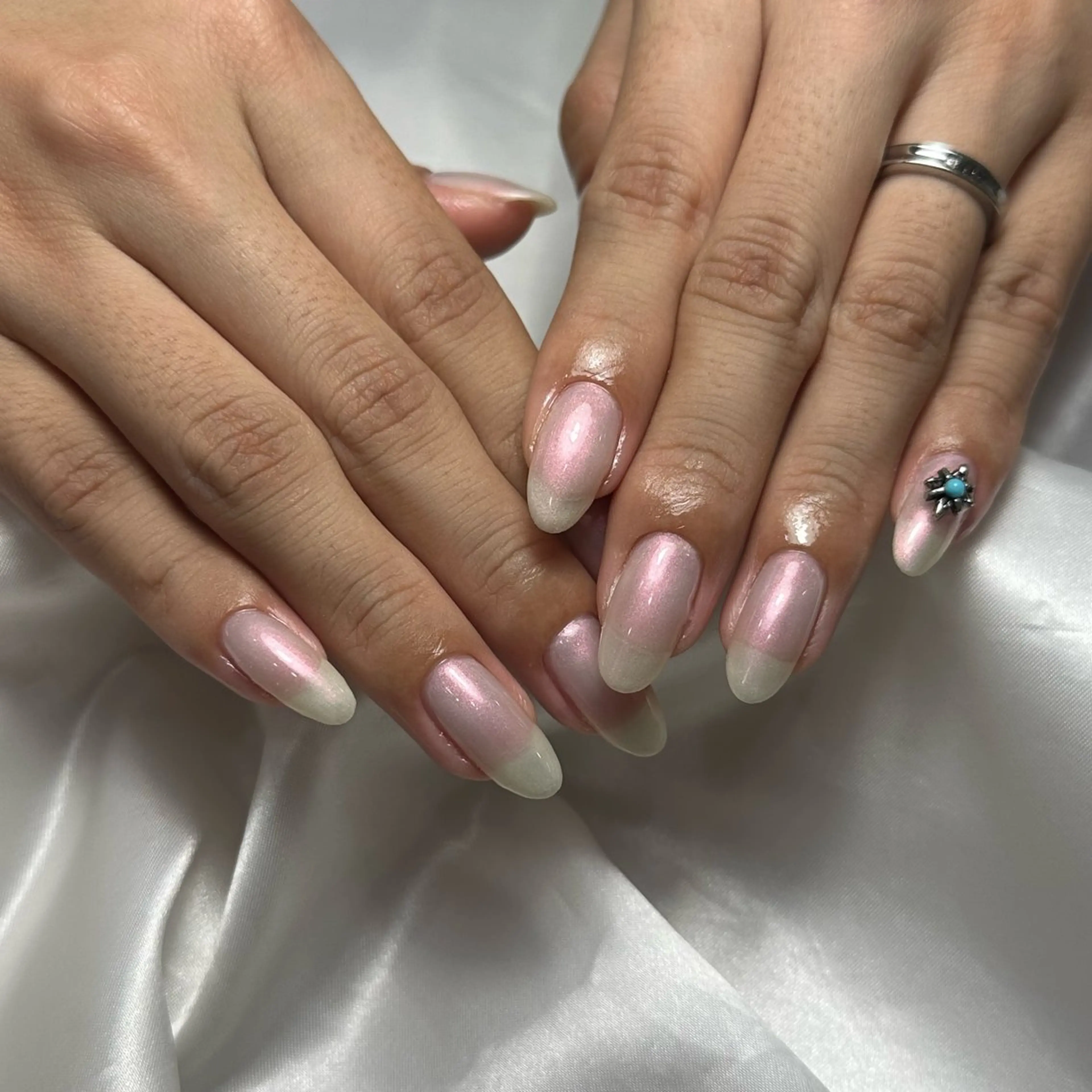 ネイル オーロラネイル ピンク ハンドネイル Ray nail natsu🎀のネイルデザイン