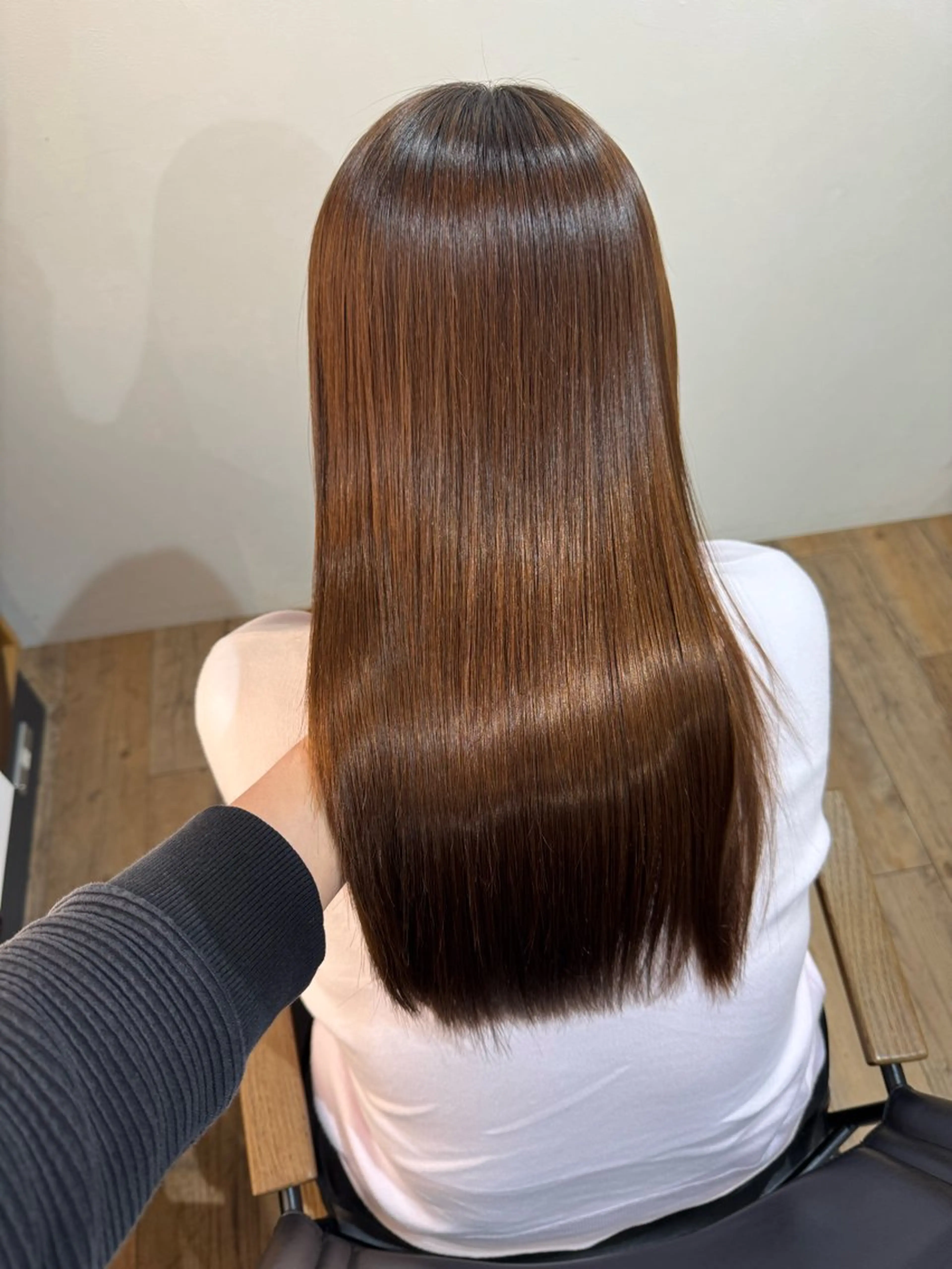 セミロング カット 縮毛矯正 トリートメント afloatkobe所属・美髪/髪質改善 川口凌弥のヘアスタイル