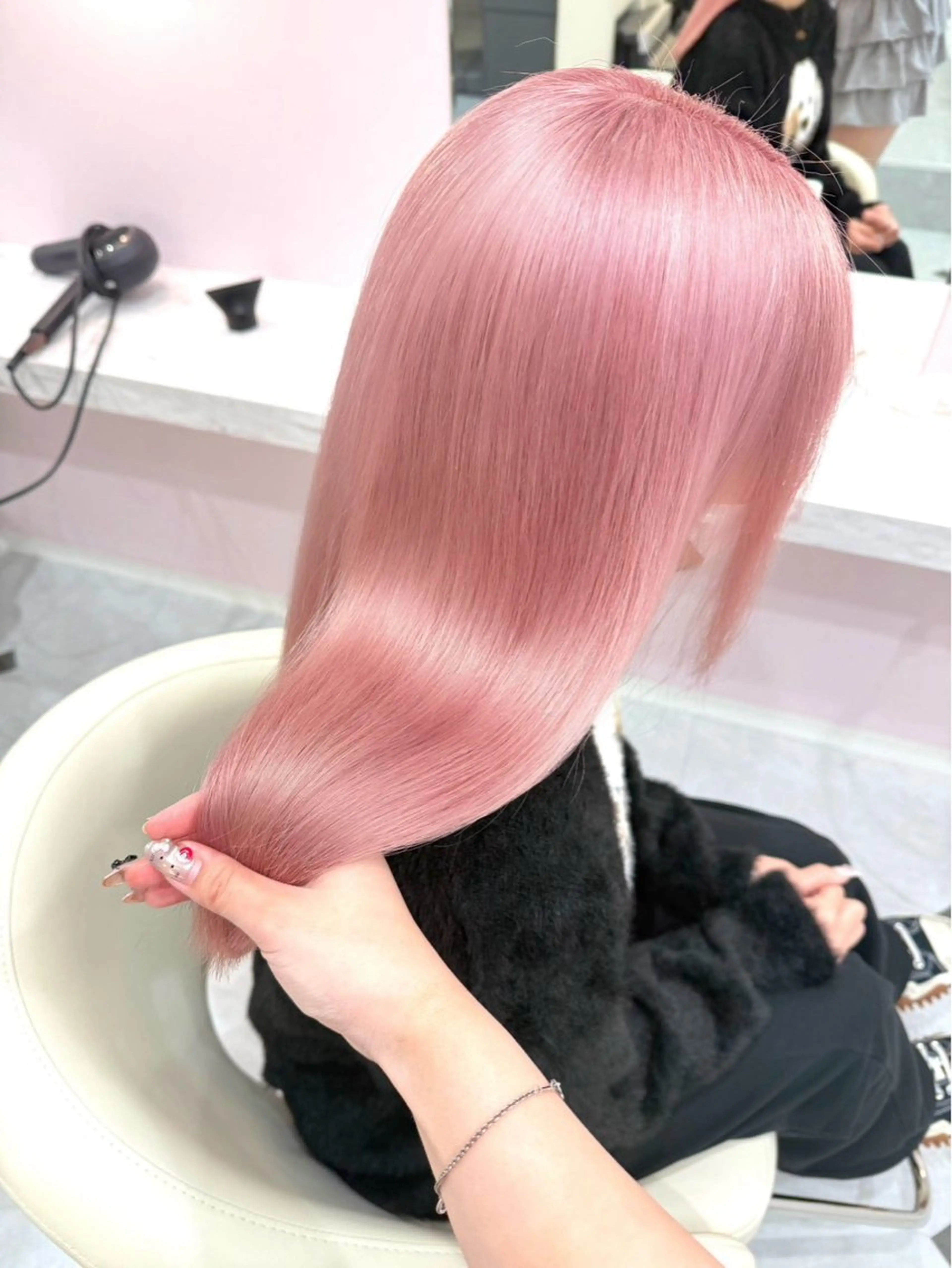 ロング カラー ブリーチ 透明感カラー ハイトーンカラー ラベンダーカラー ラベンダーピンク ヘアカラー ハイトーンカラー💞 くるみ🎀のヘアスタイル