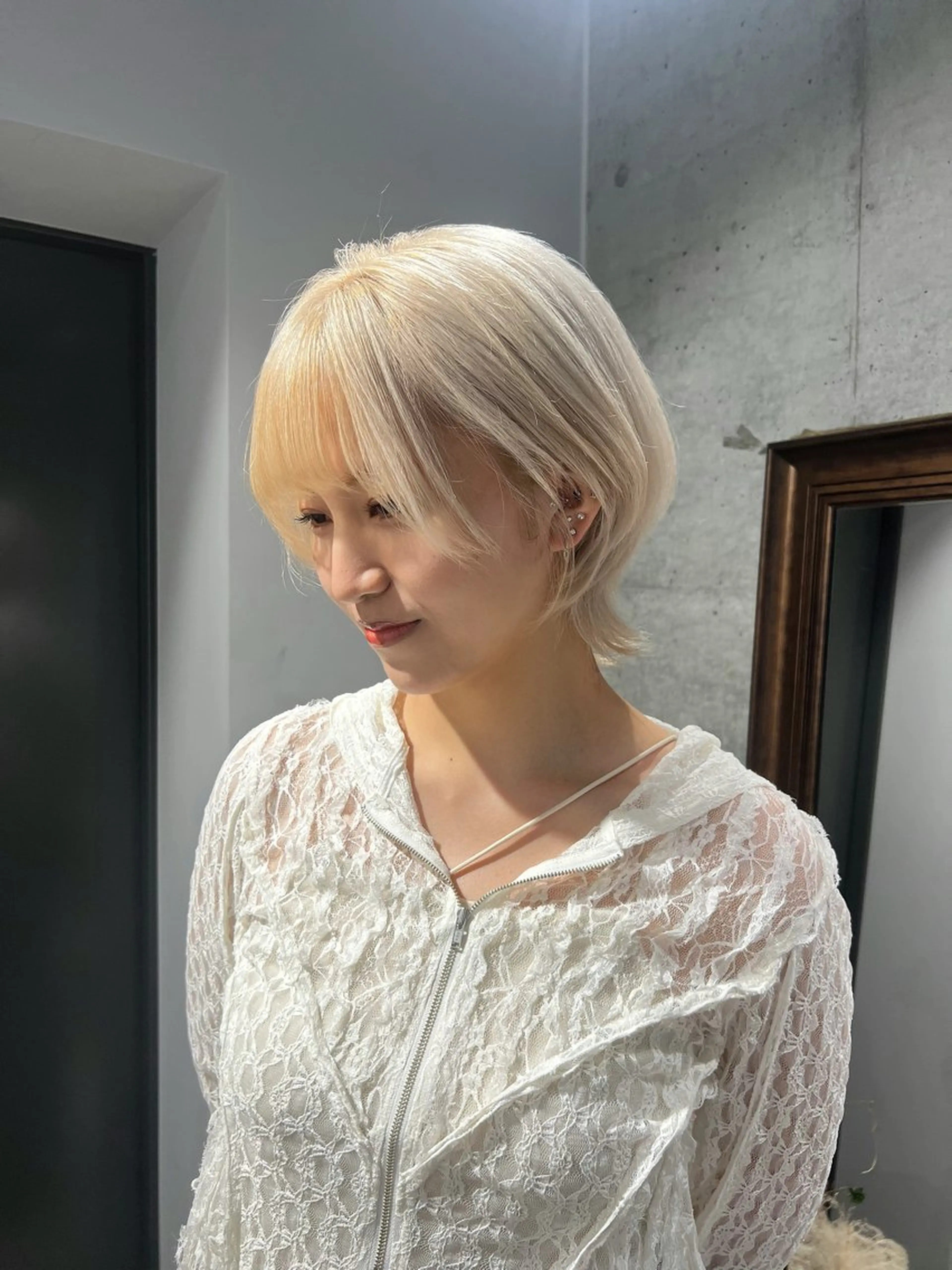 ショート カラー ブリーチ ヘアカラー トリートメント 透明感カラー/ベージ ュ/HIKARU🌿のヘアスタイル