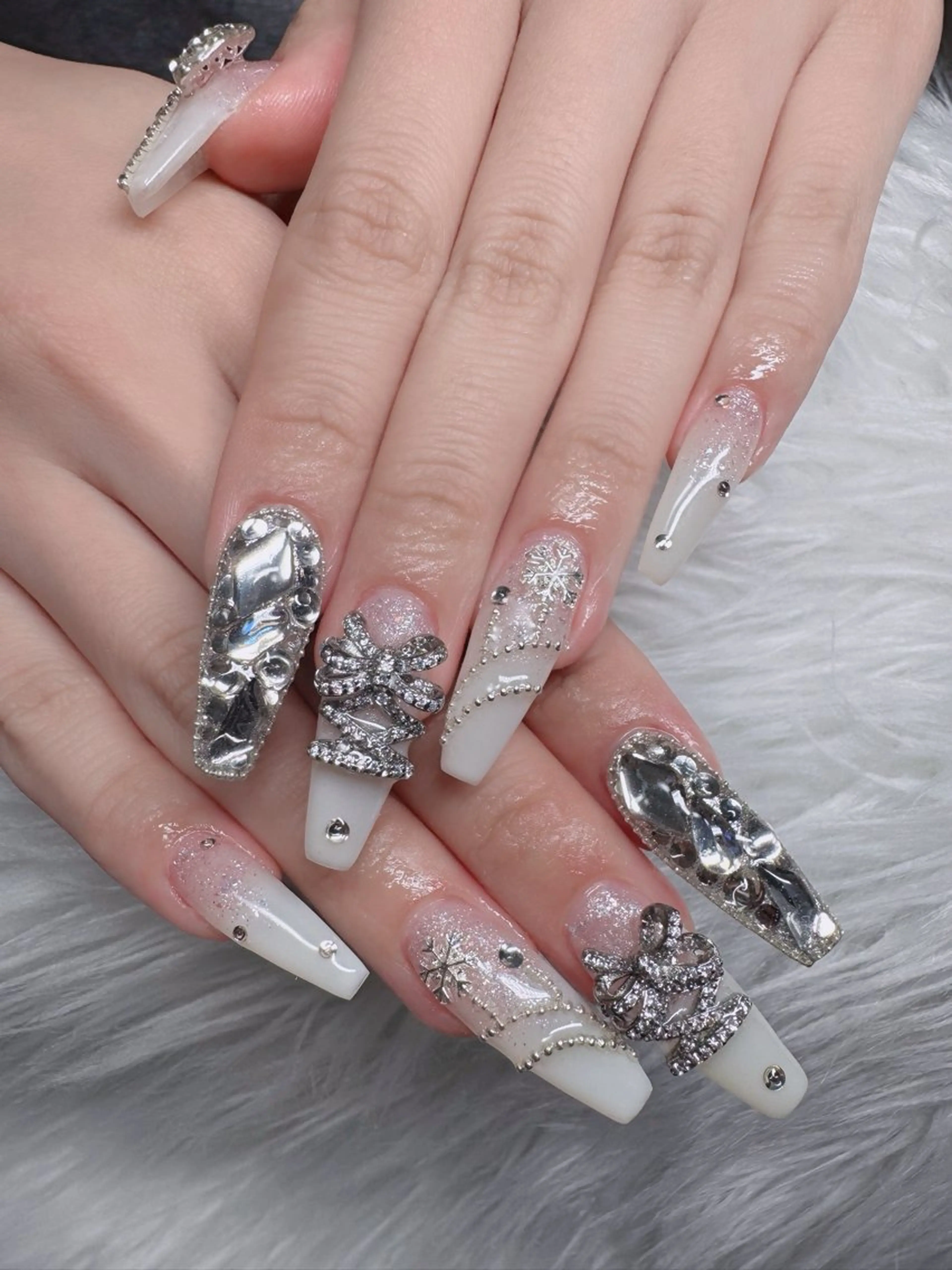 ネイル フレンチネイル ジェルネイル ガラスフレンチ ハロウィン ハート ハンドネイル H.baby Nail Salonのネイルデザイン