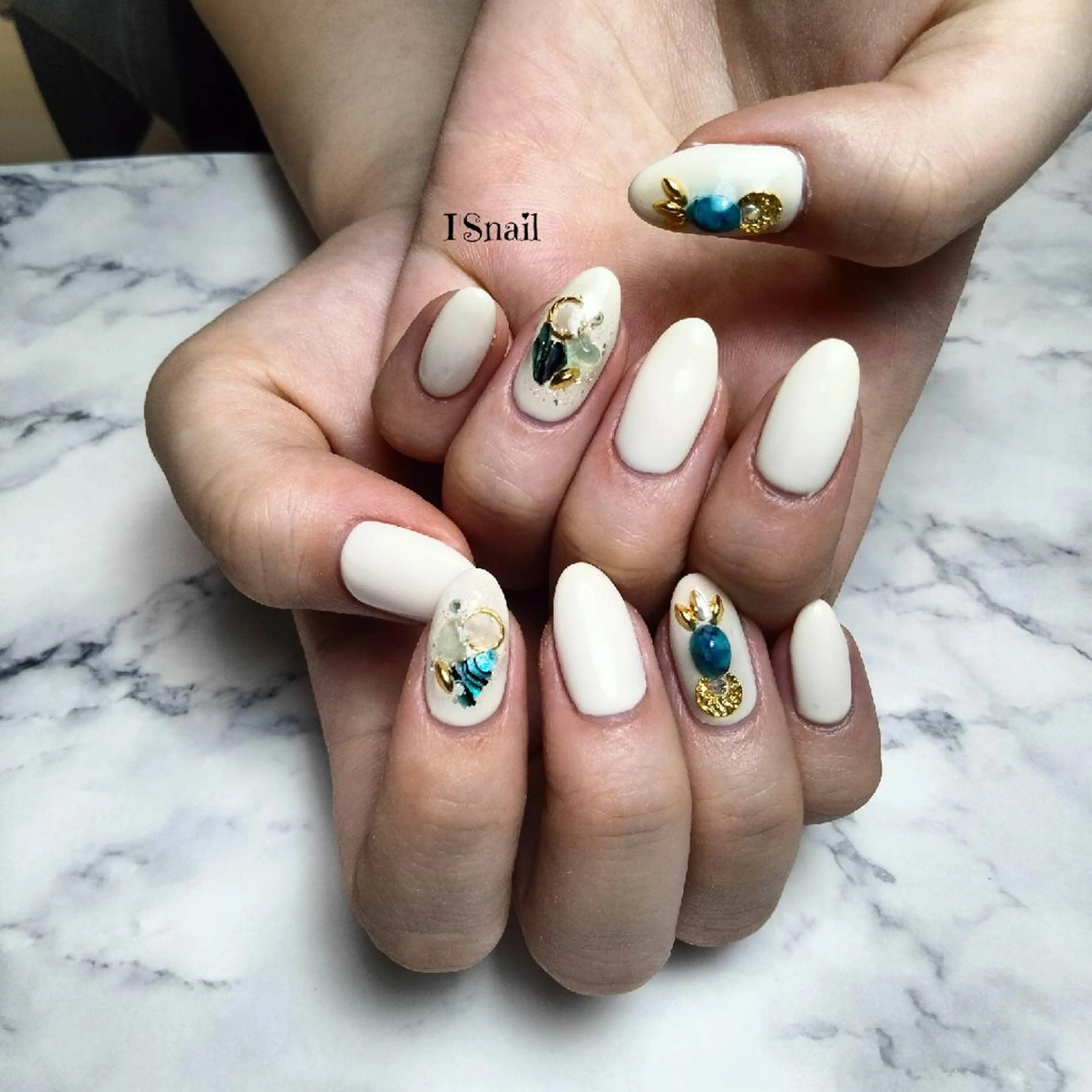 ネイル ホワイト ハンドネイル I'S nail 佐野のネイルデザイン