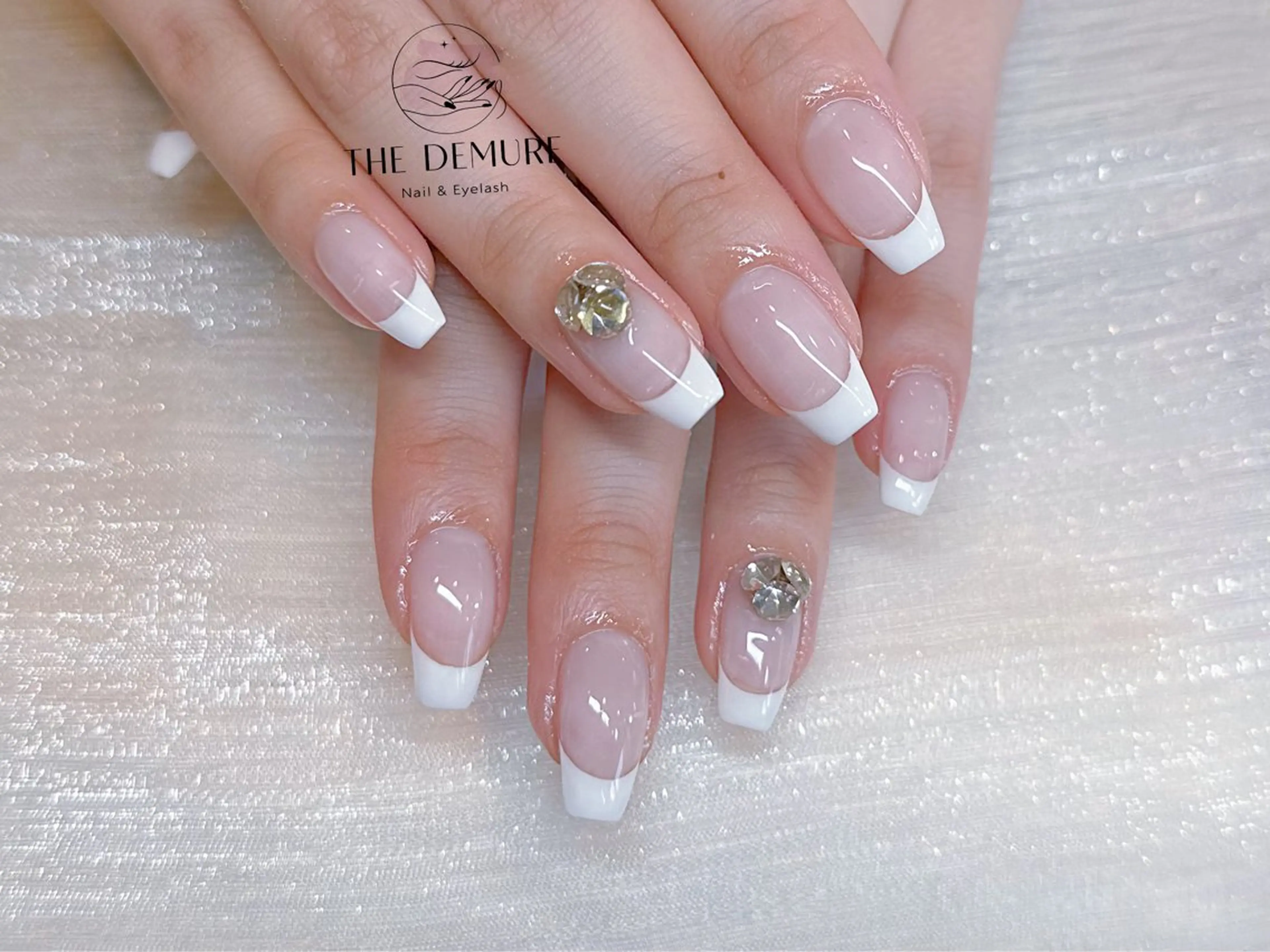 ネイル アートネイル キラキラネイル 韓国ネイル 水色 ロングネイル ハンドネイル ハンドケア NailDemure 【銀座店】のネイルデザイン