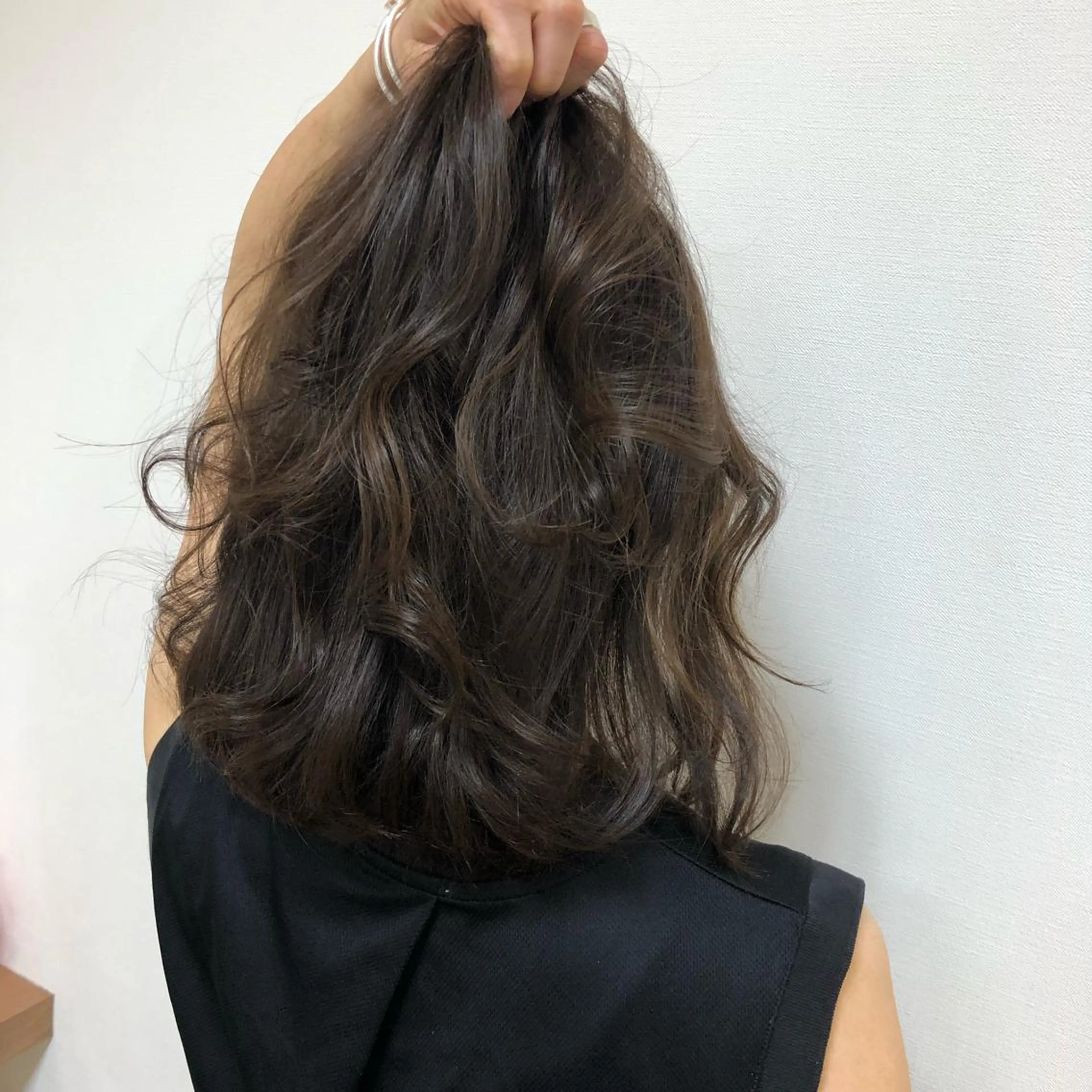 白髪もしっかり染まるカラー👑の写真