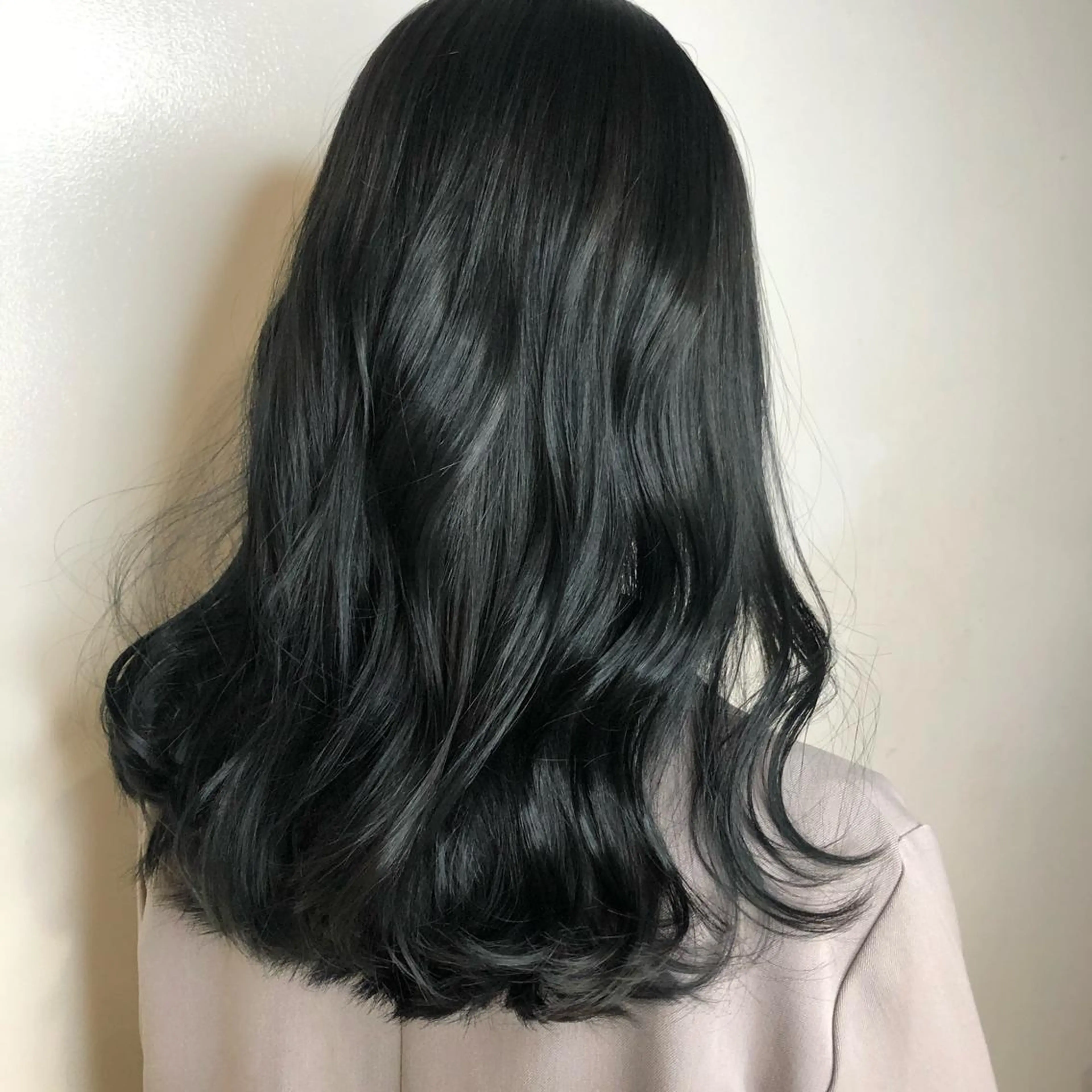 セミロング カラー ヘアアレンジ マツエク・マツパ 黒髪 ブルーカラー ブルーブラック ヘアカラー トリートメント ヘアセット Noah's　Ark所属・透明感カラー🫧ヘア セット🫧松本菜月の眉毛・アイブロウイメージ