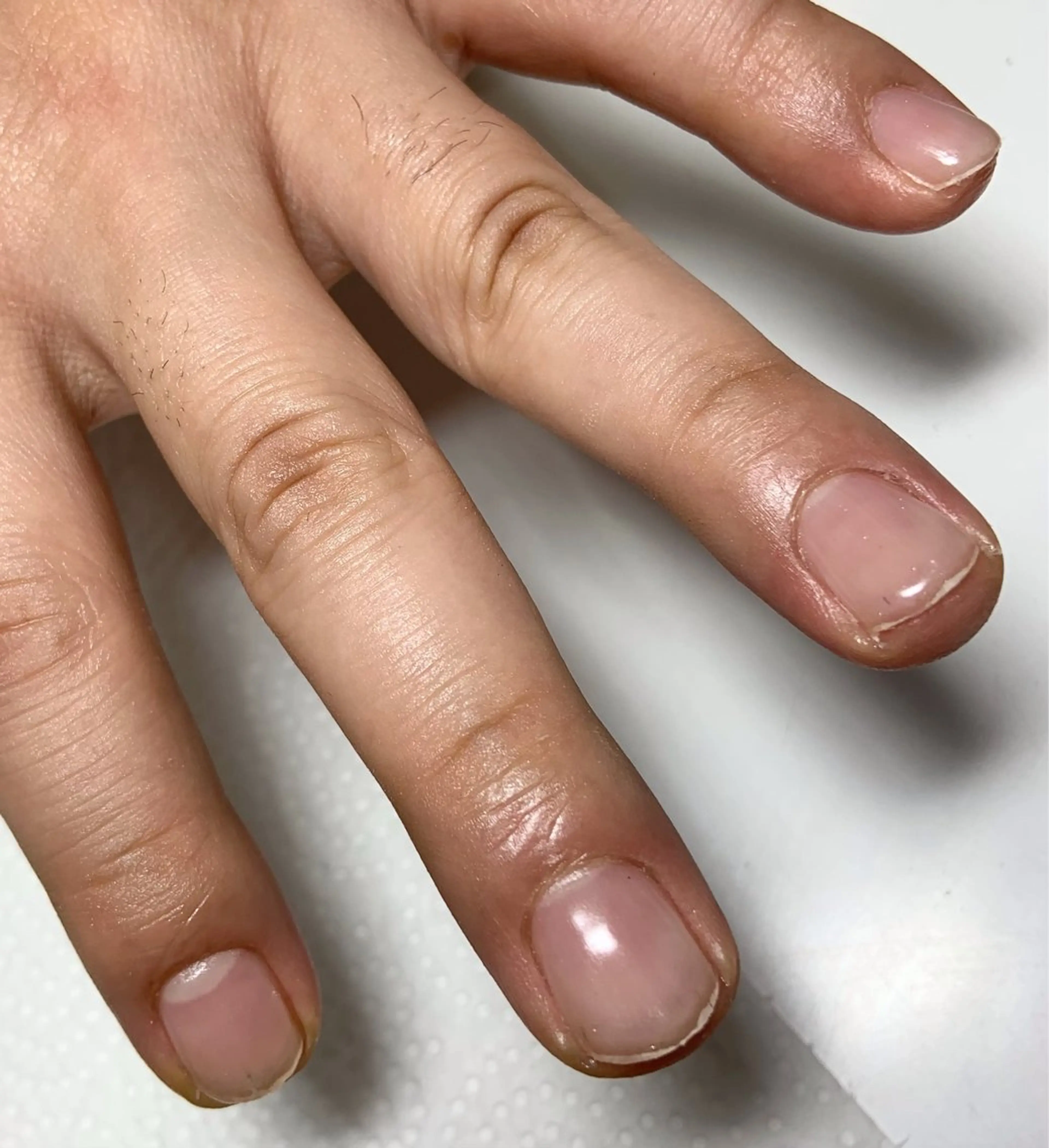 メンズのネイルケアになります✨形を整え、甘皮を処理し、クリアジェル仕上げ、ビフォー、アフターのお写真を頂きます❣️の写真