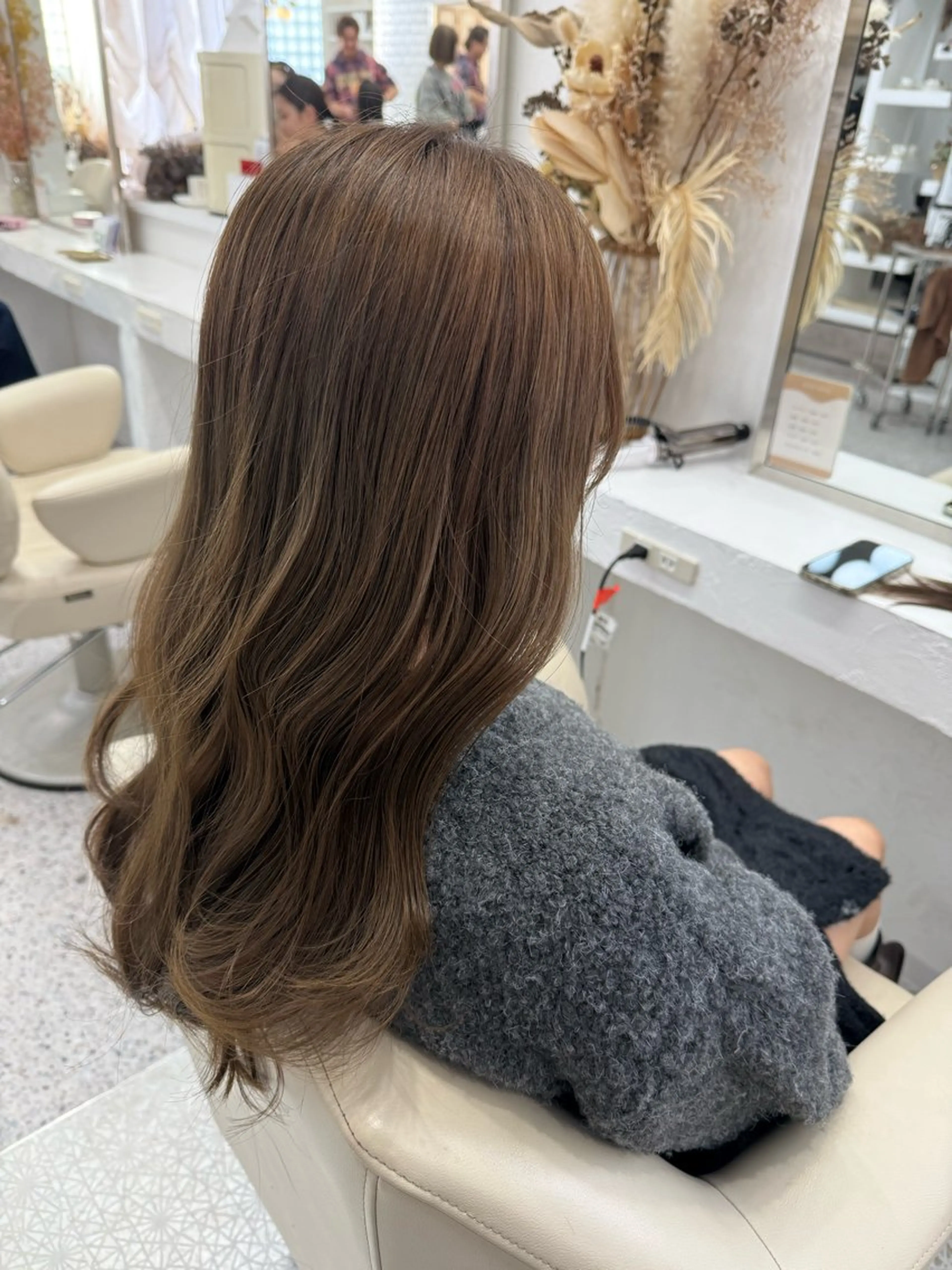 ロング カラー ヘアカラー トリートメント LOMARLIE/ NATUMIのヘアスタイル