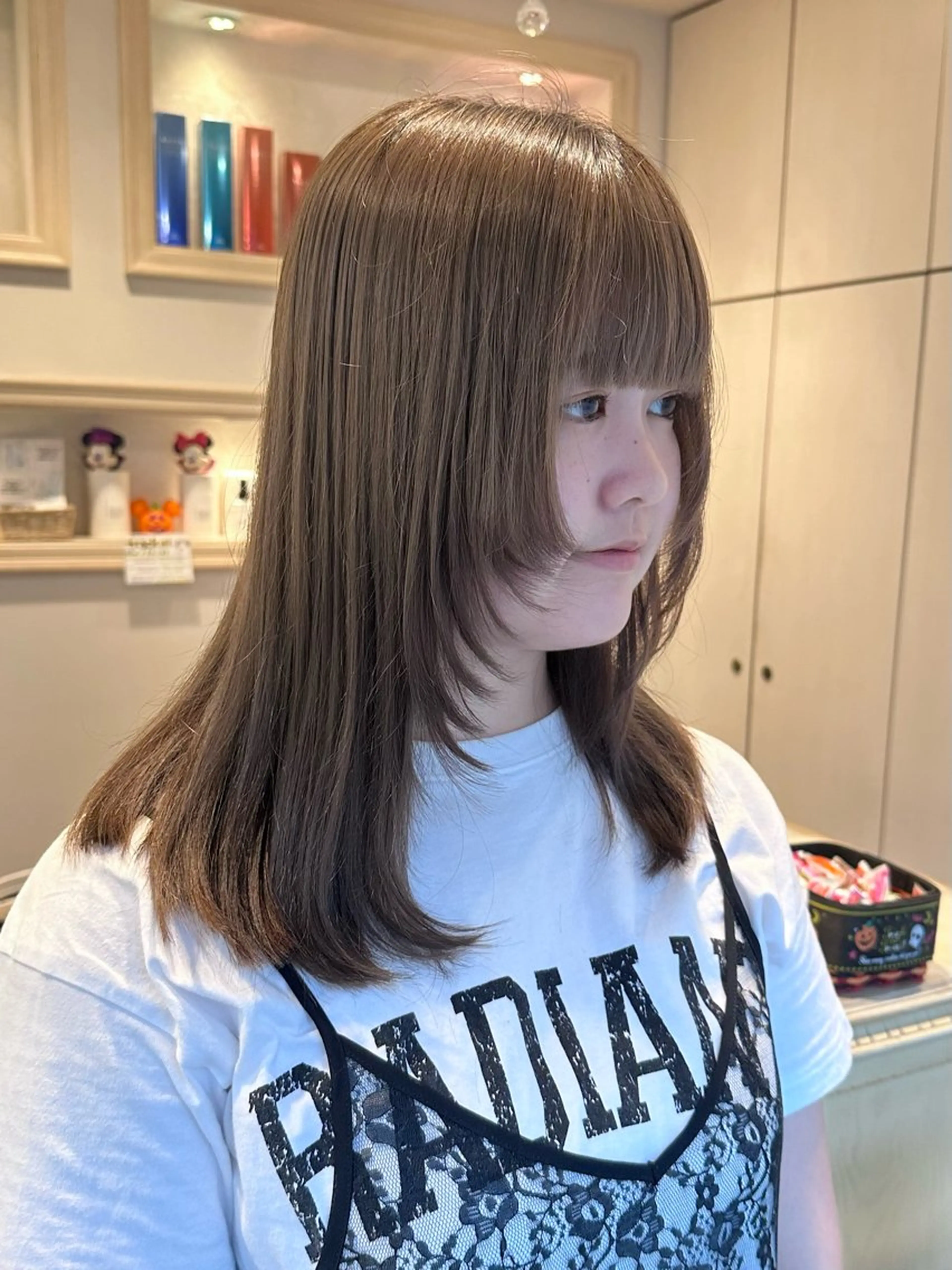 セミロング 顔まわりレイヤー 顔周りカット ハイレイヤー レイヤーカット 韓国ヘア/レイヤー 顔周りカット/ユキナのヘアスタイル