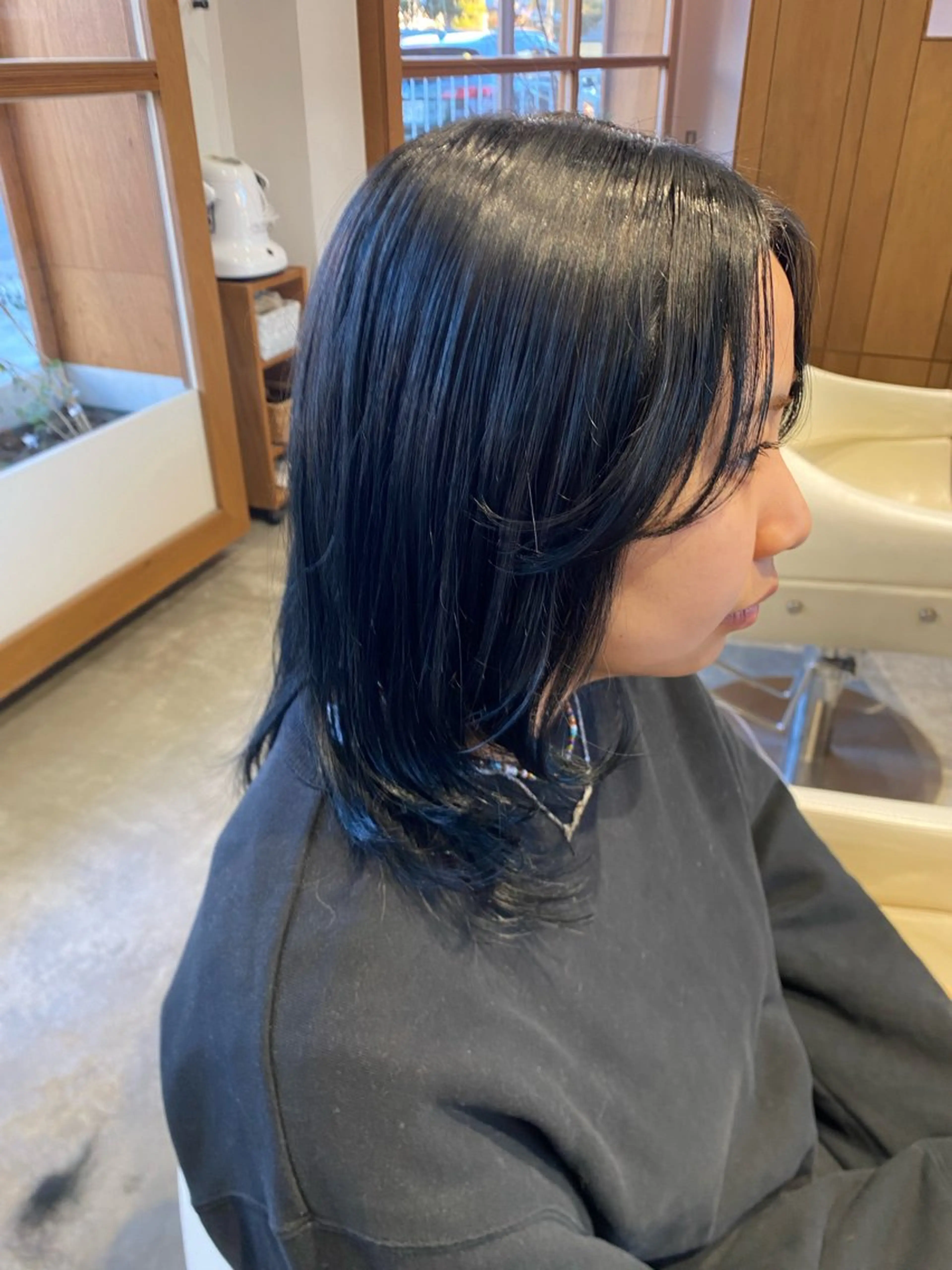 セミロング カラー 黒髪 ブリーチ ブルーカラー ブルーブラック ケアブリーチ カット ヘアカラー fulam所属・MIKU ／fulamのヘアスタイル