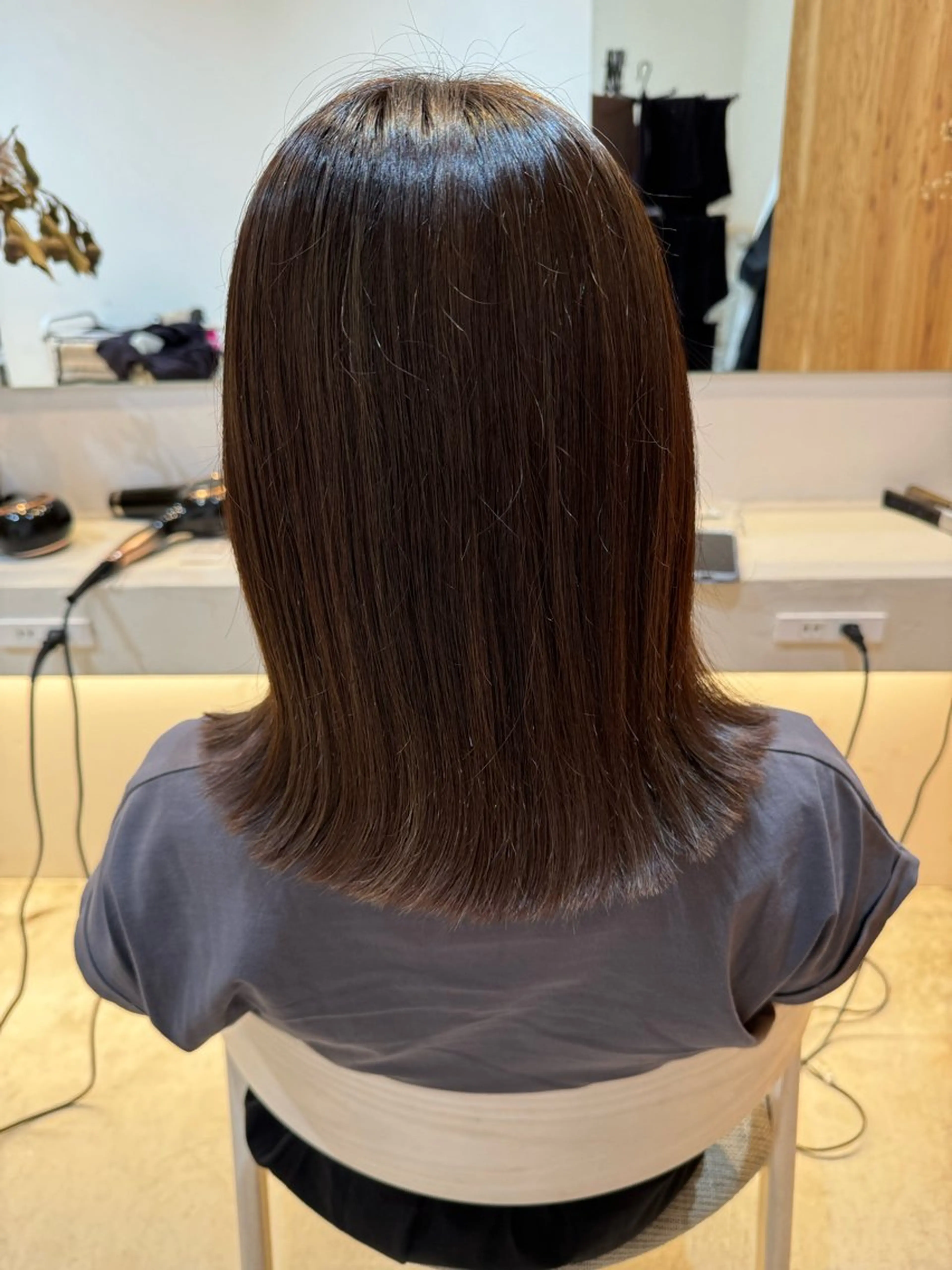 セミロング カラー アッシュ 外ハネヘア un【アン】所属・【un】 MANAのヘアスタイル