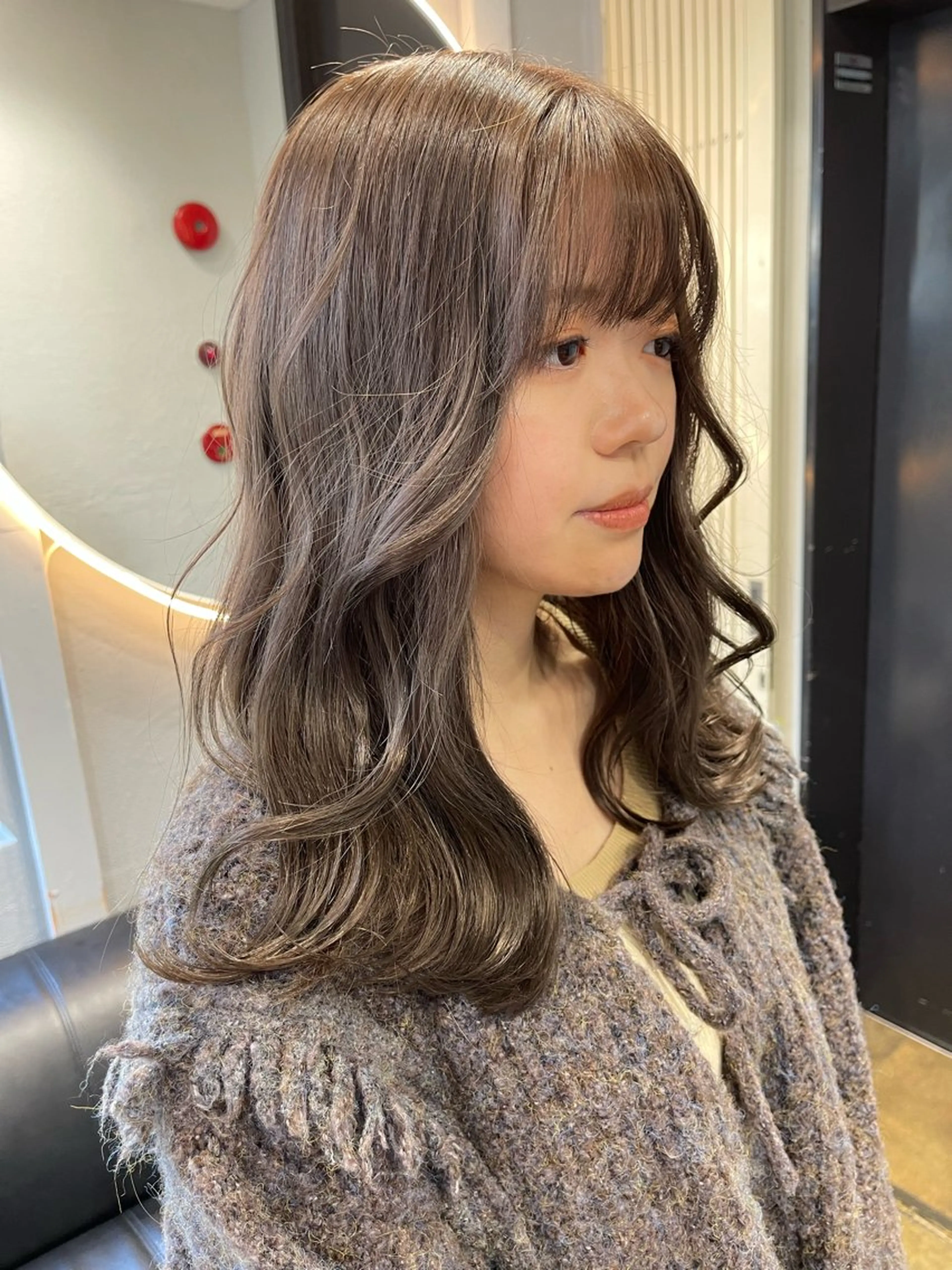 セミロング カラー ブリーチ ケアブリーチ デザインカラー ダブルカラー イヤリングカラー TATSUブリーチ/ ミルクティーベージュのヘアスタイル