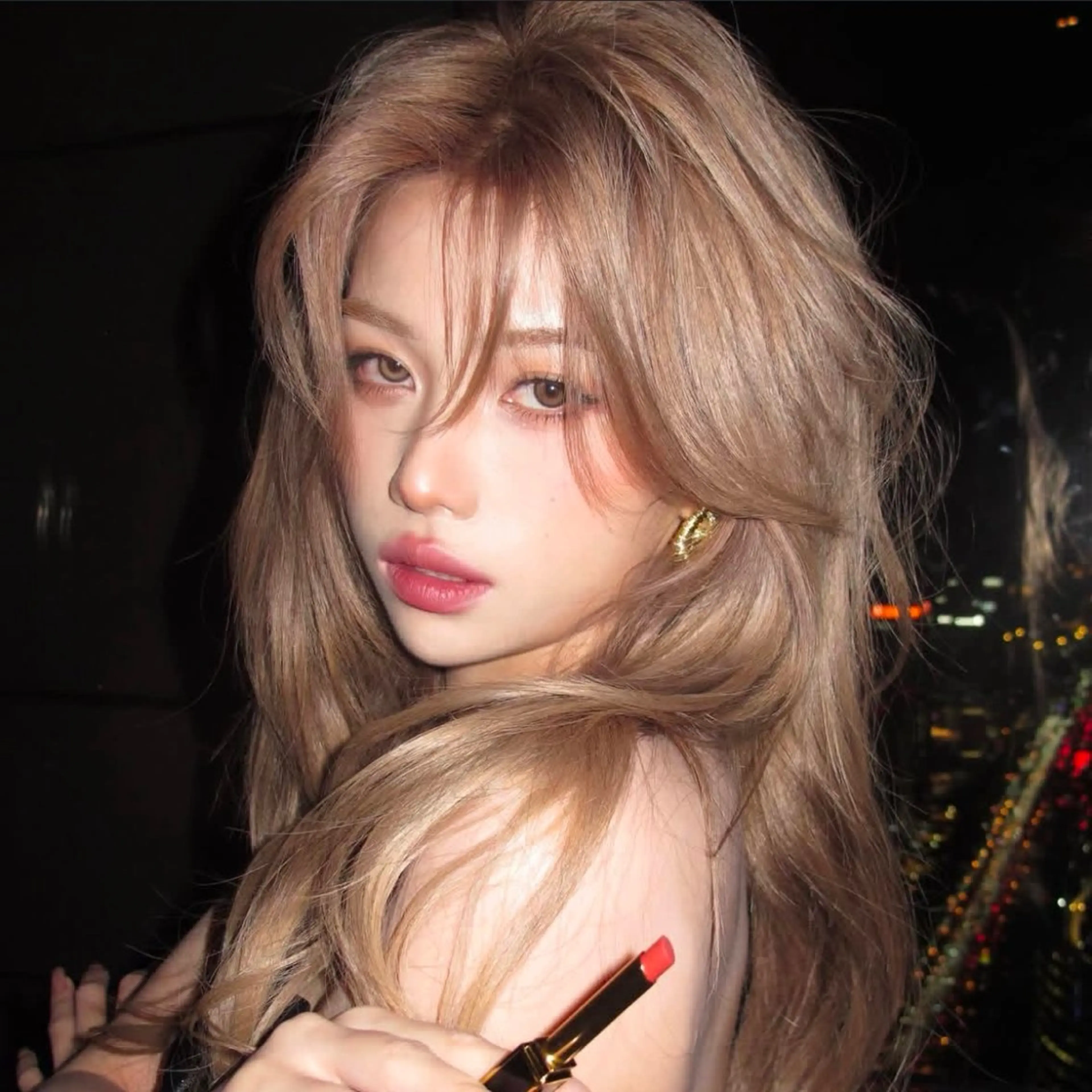 ロング カラー ベージュカラー ハイトーンカラー ハイトーンベージュ ロング カット ヘアカラー トリートメント Mizobe misakiのヘアスタイル