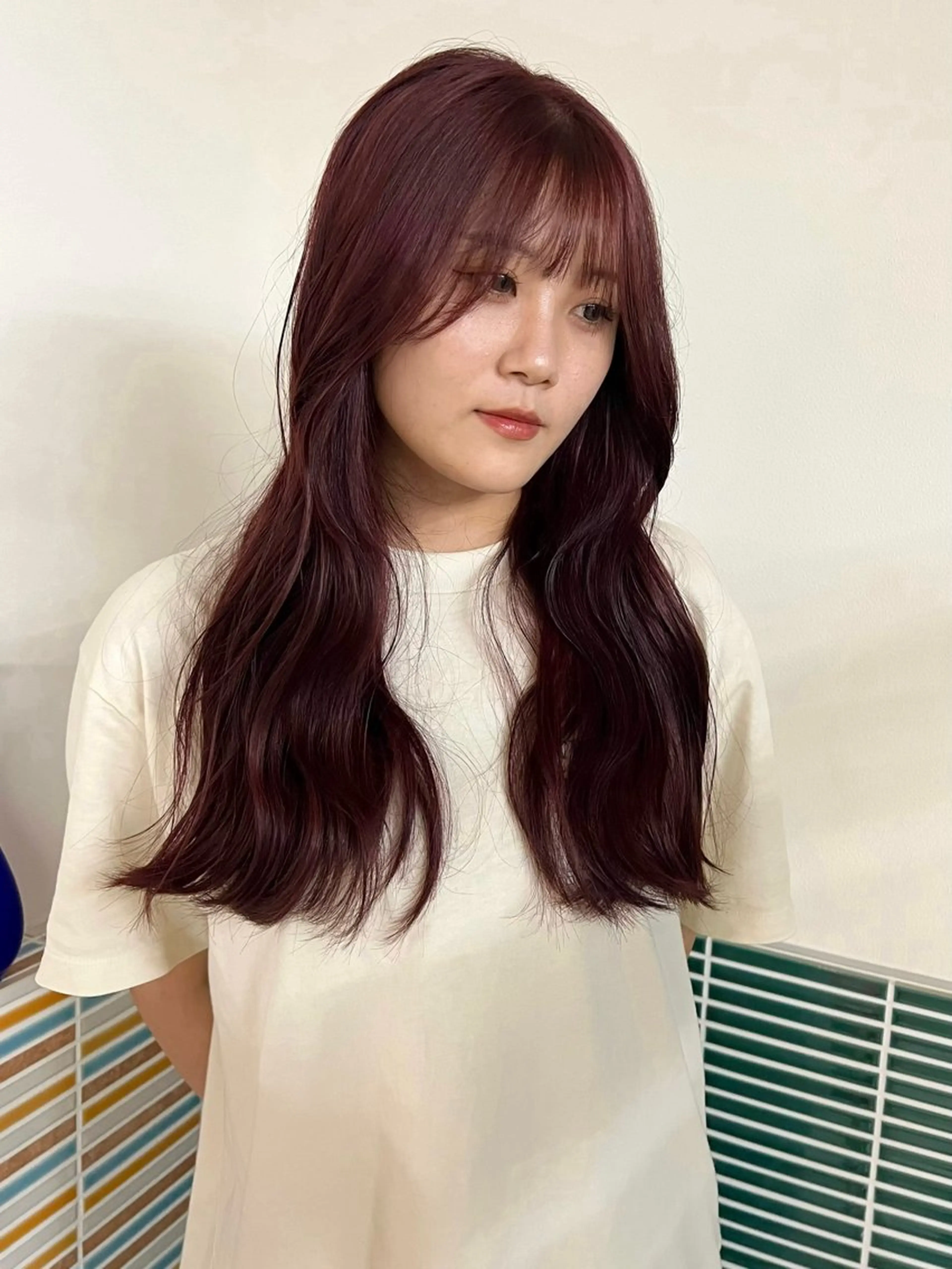 ロング カット ヘアカラー ミルクティーベージュ outaのヘアスタイル