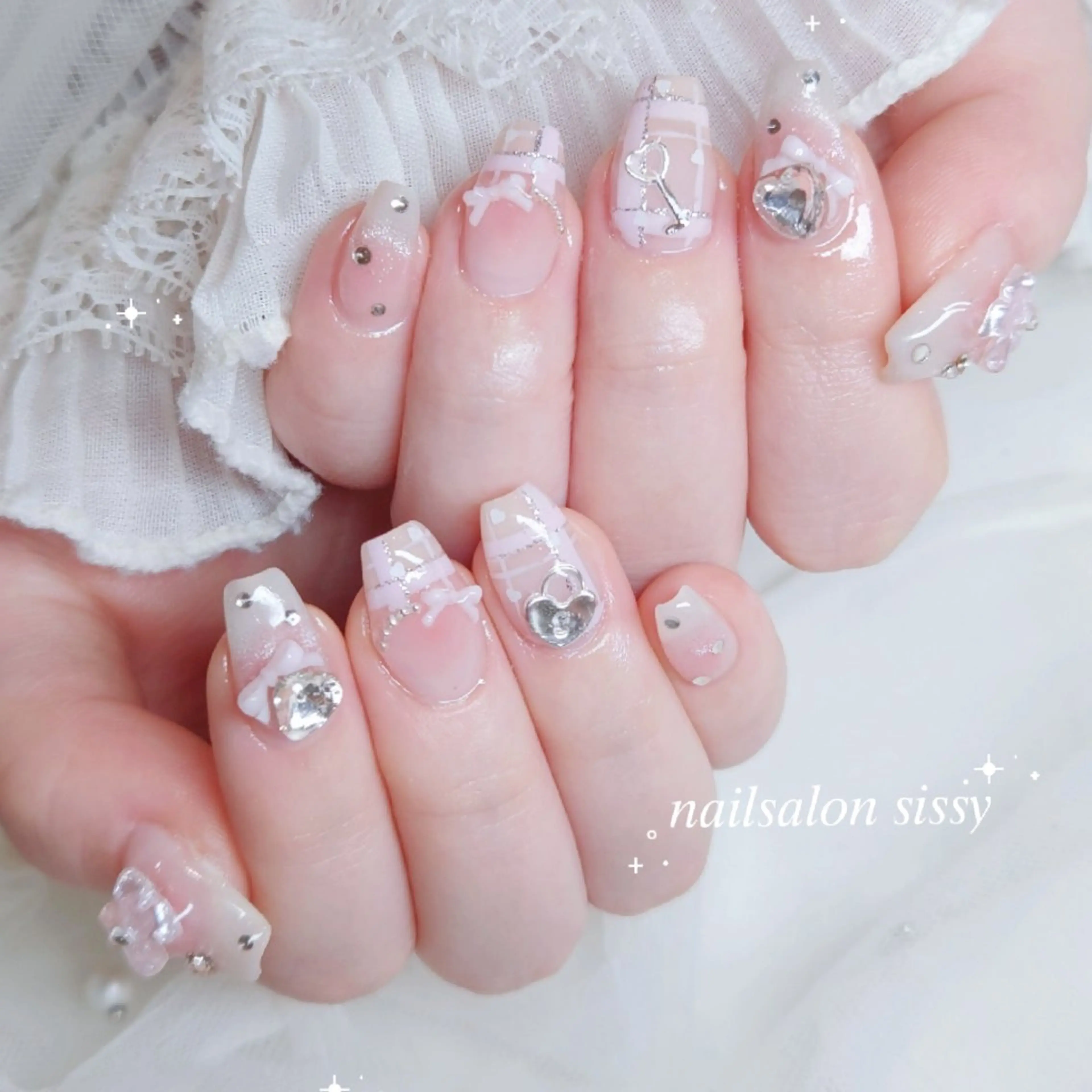 ネイル チークネイル ガーリー 韓国ネイル マグネットネイル ショートネイル ハンドネイル nailsalon sissy所属・sissy hatsuneのネイルデザイン