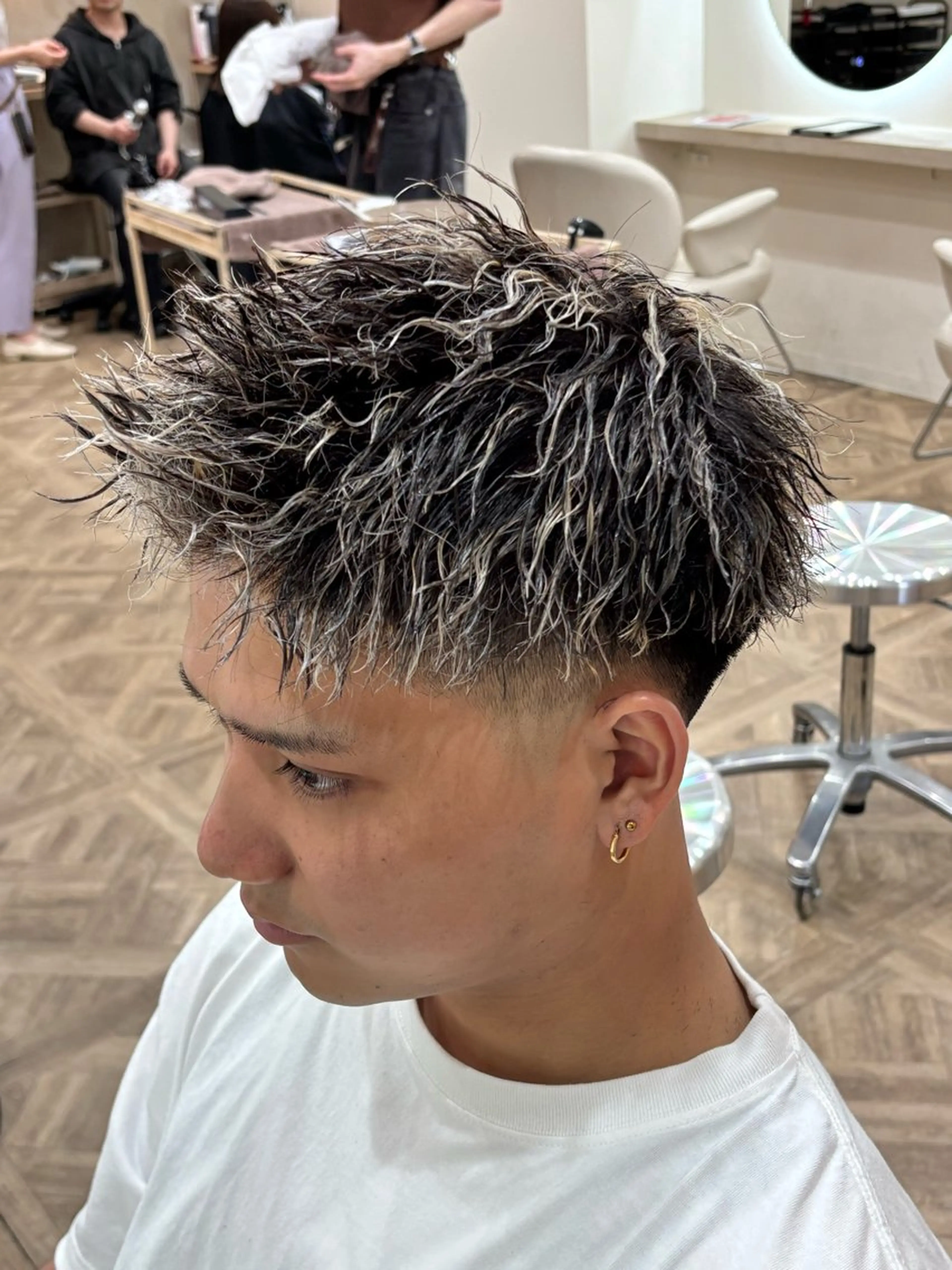 ショート カラー パーマ メンズ メンズメッシュ メッシュ カット ヘアカラー パーマ パーマ職人DAIKI ツイスパ/波巻きのヘアスタイル