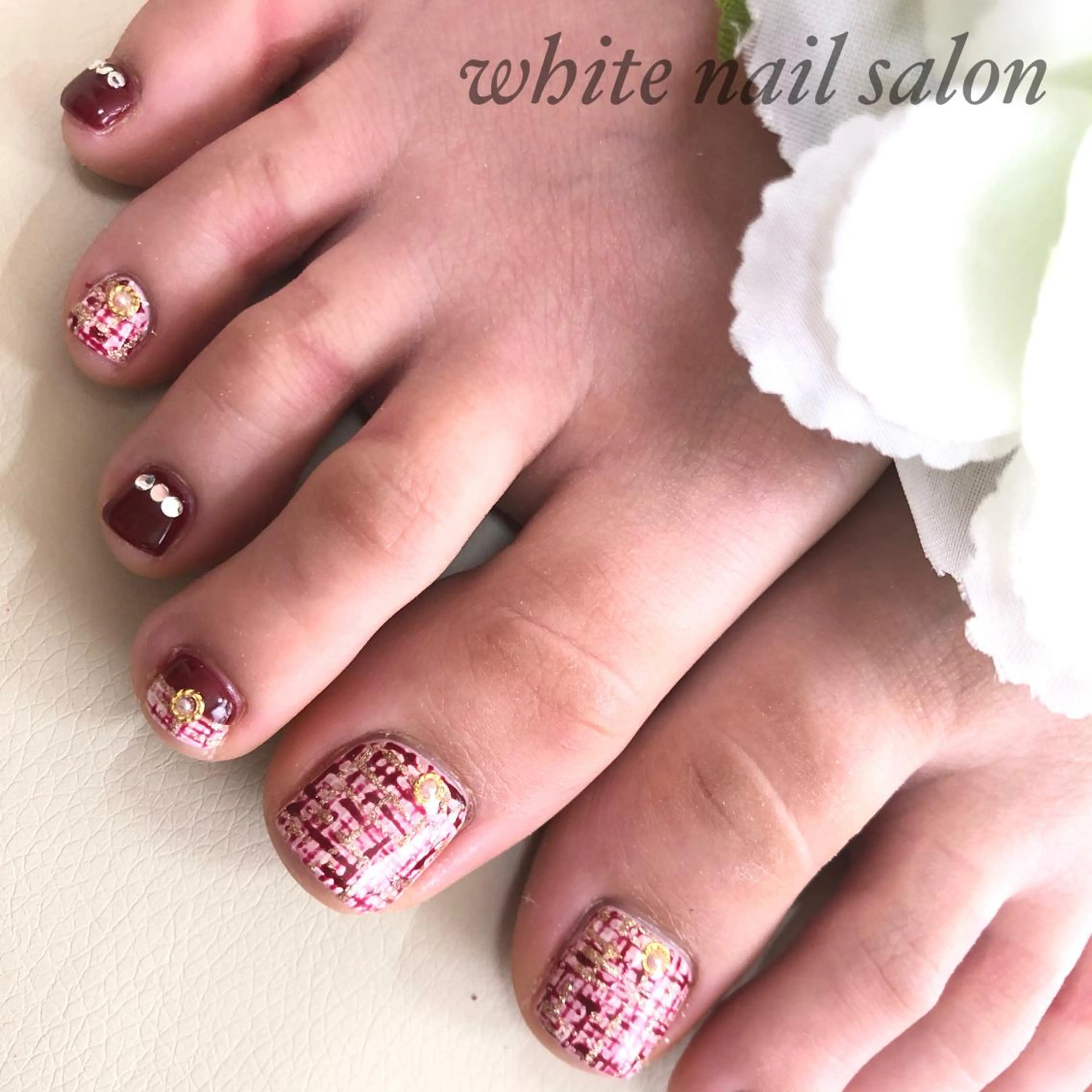 ネイル フットネイル ジェルネイル ハードジェル 持ち込み オフィスネイル フットネイル white nail salonのネイルデザイン