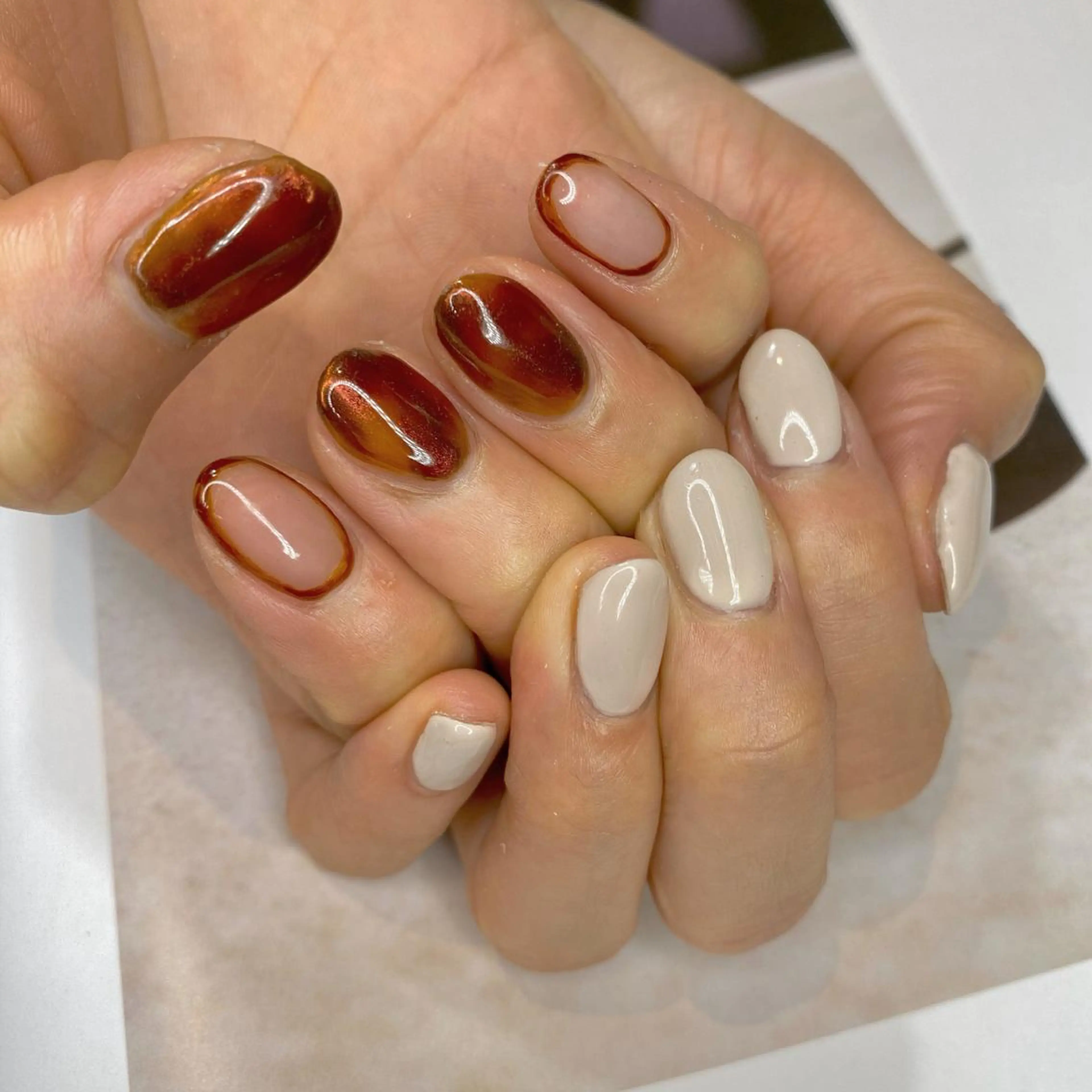 ネイル べっ甲ネイル ワンカラーネイル ハンドネイル nable.所属・栗林 実莉のネイルデザイン