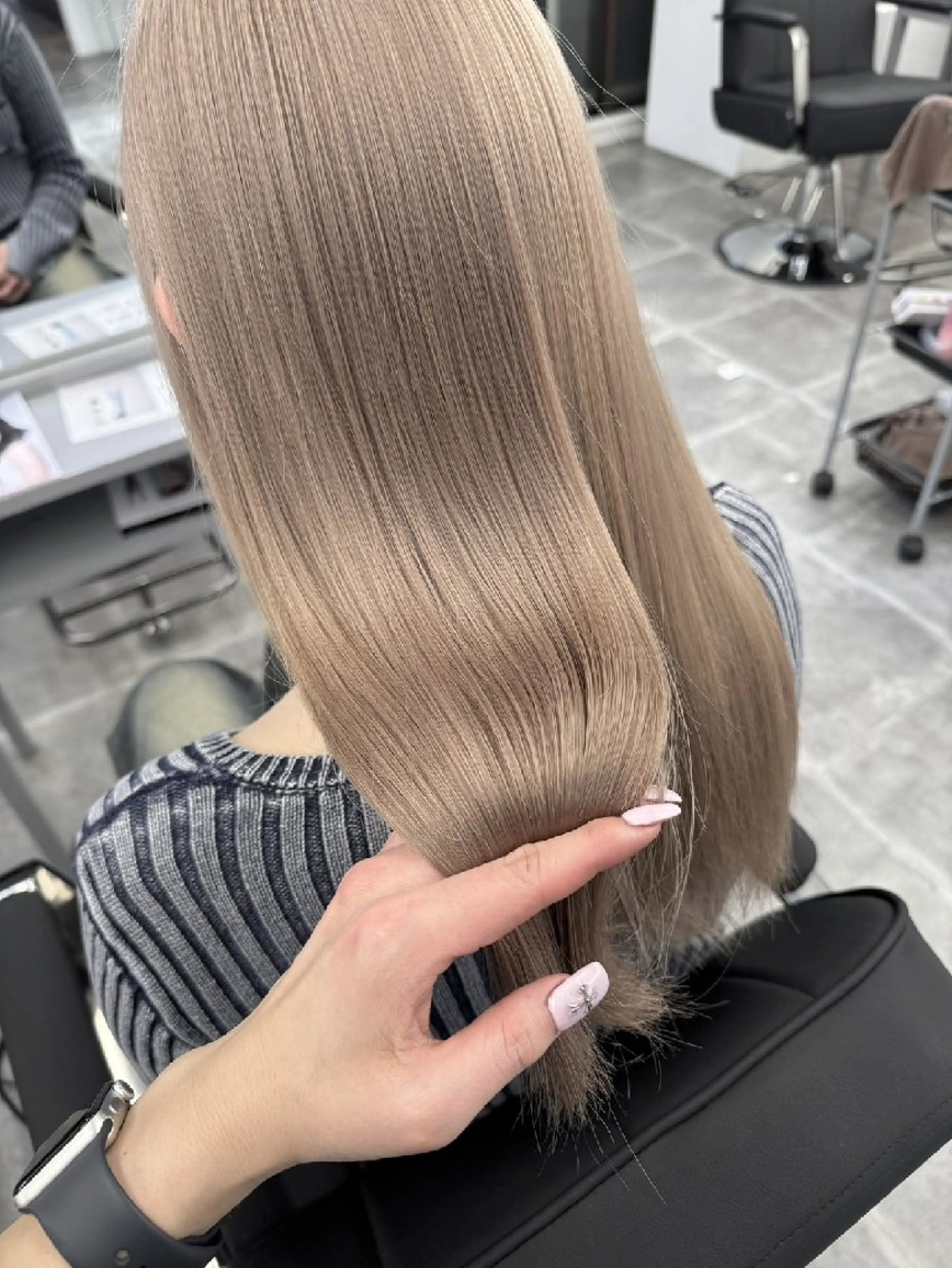 ロング カラー ベージュカラー ブリーチ ミルクティーベージュ PELE栄ANNEX所属・PELE/栄/ ショート/SOAのヘアスタイル