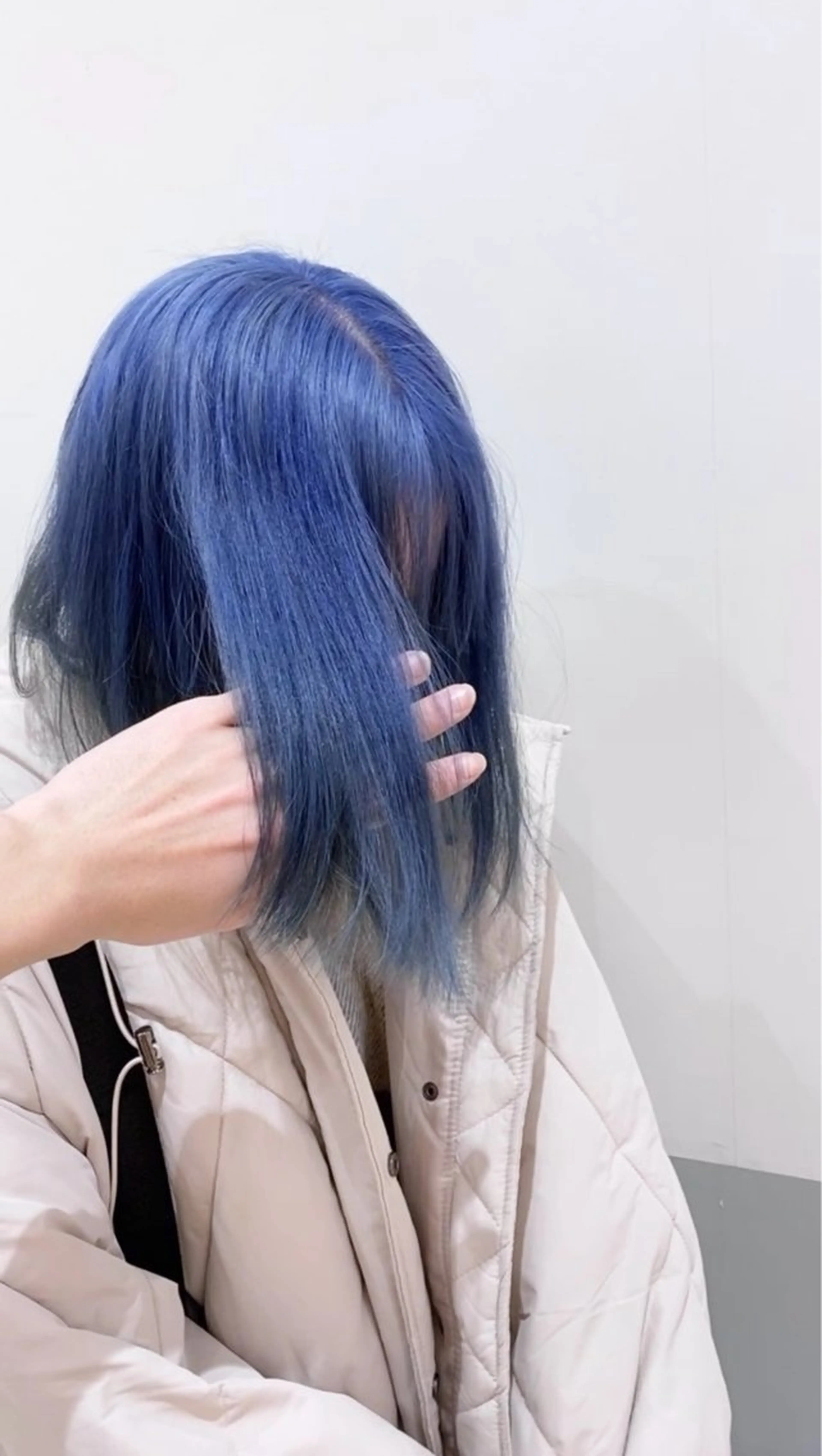 ショート カラー ブルーカラー 韓国🇰🇷レイヤー 似合わせ顔まわりのヘアスタイル