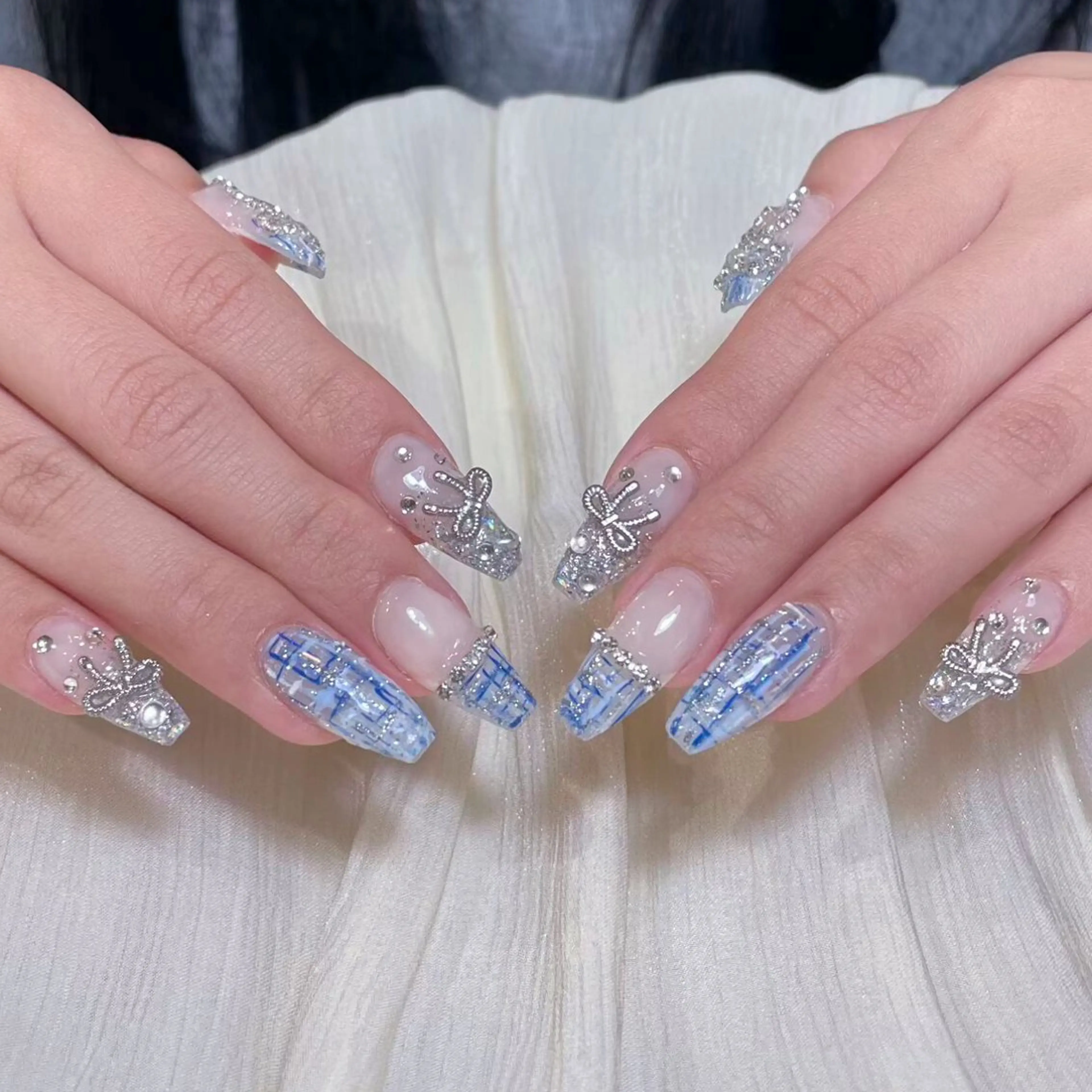 ネイル アートネイル オーロラネイル キラキラネイル 韓国ネイル マグネットネイル ハンドネイル ハンドケア Plenty 💞のネイルデザイン