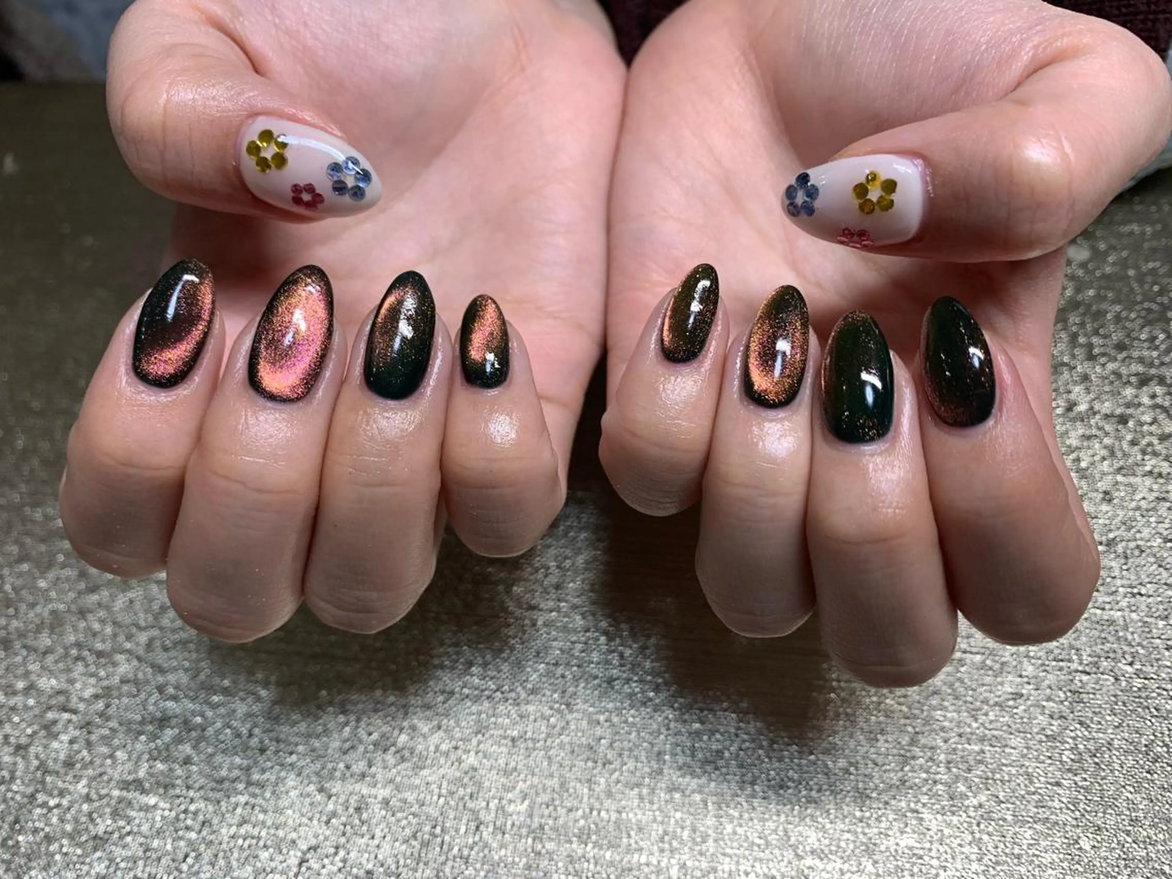 ネイル フラワーネイル マグネットネイル ストーンネイル 斉藤 姫乃のネイルデザイン