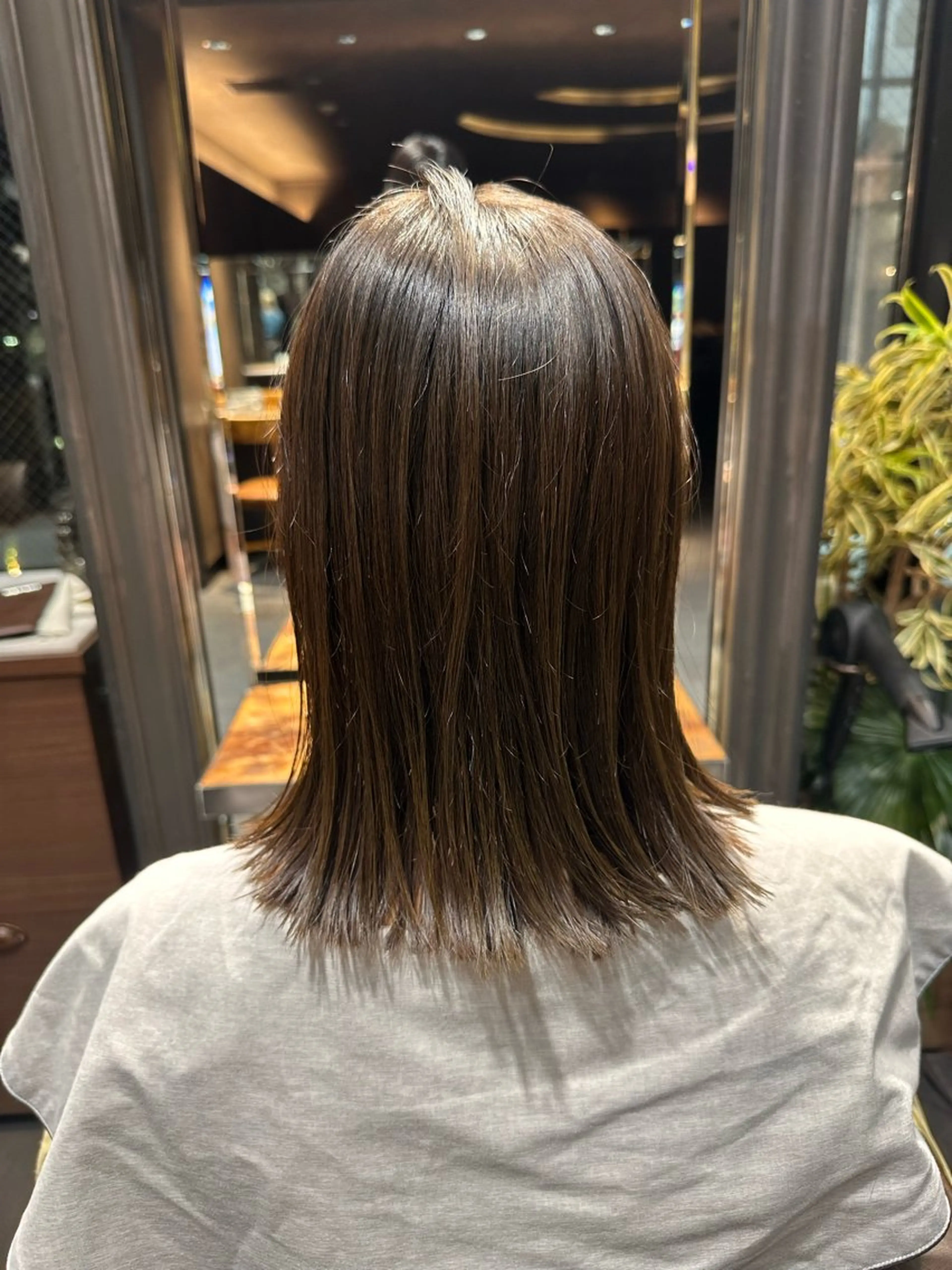 ミディアム カット ヘアカラー 齊藤政太 顔周り カット 透明感カラーのヘアスタイル