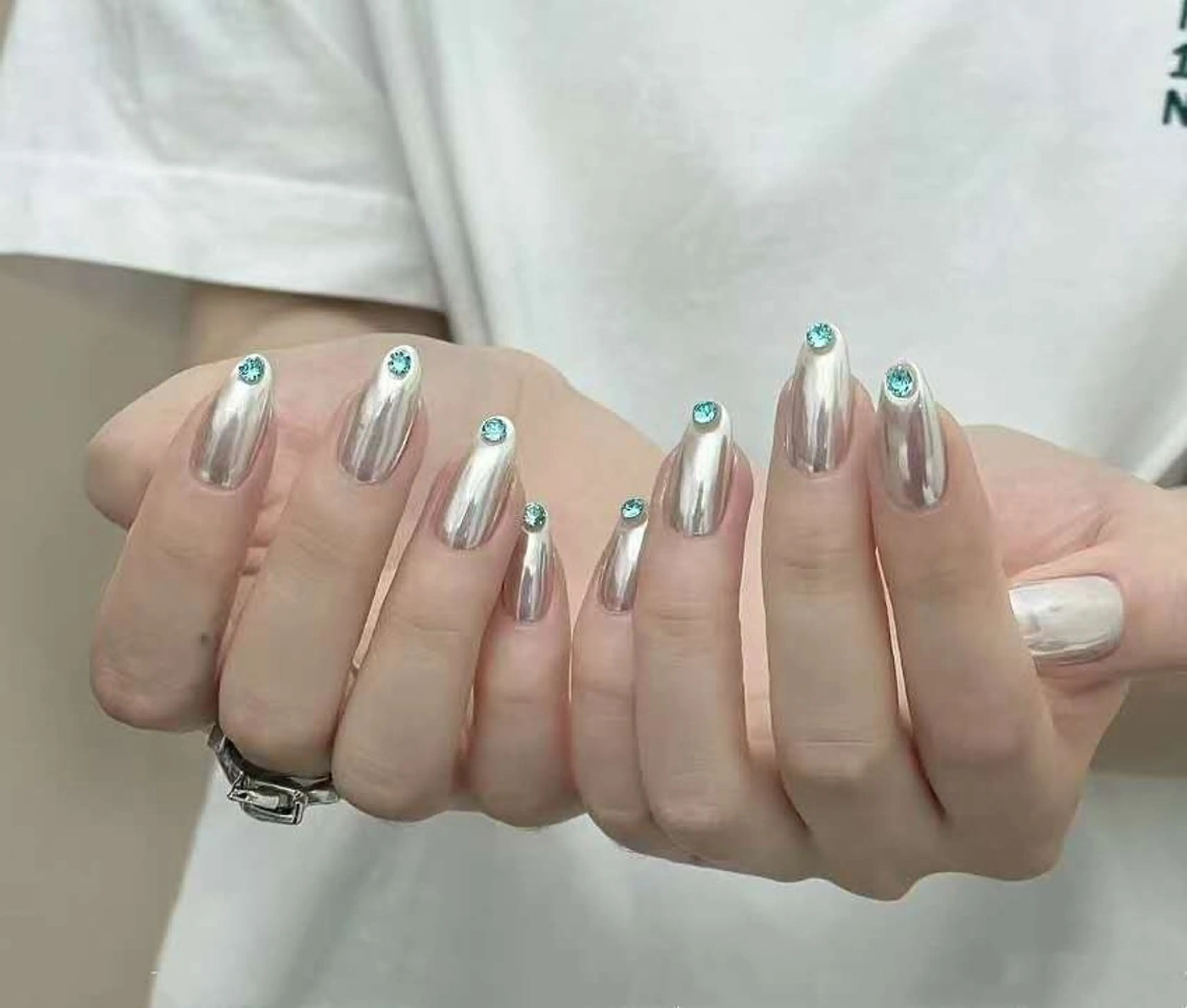 ネイル オーロラネイル フラワーネイル フットネイル フレンチネイル ジェルネイル ハンドネイル Oomiya 服部のネイルデザイン