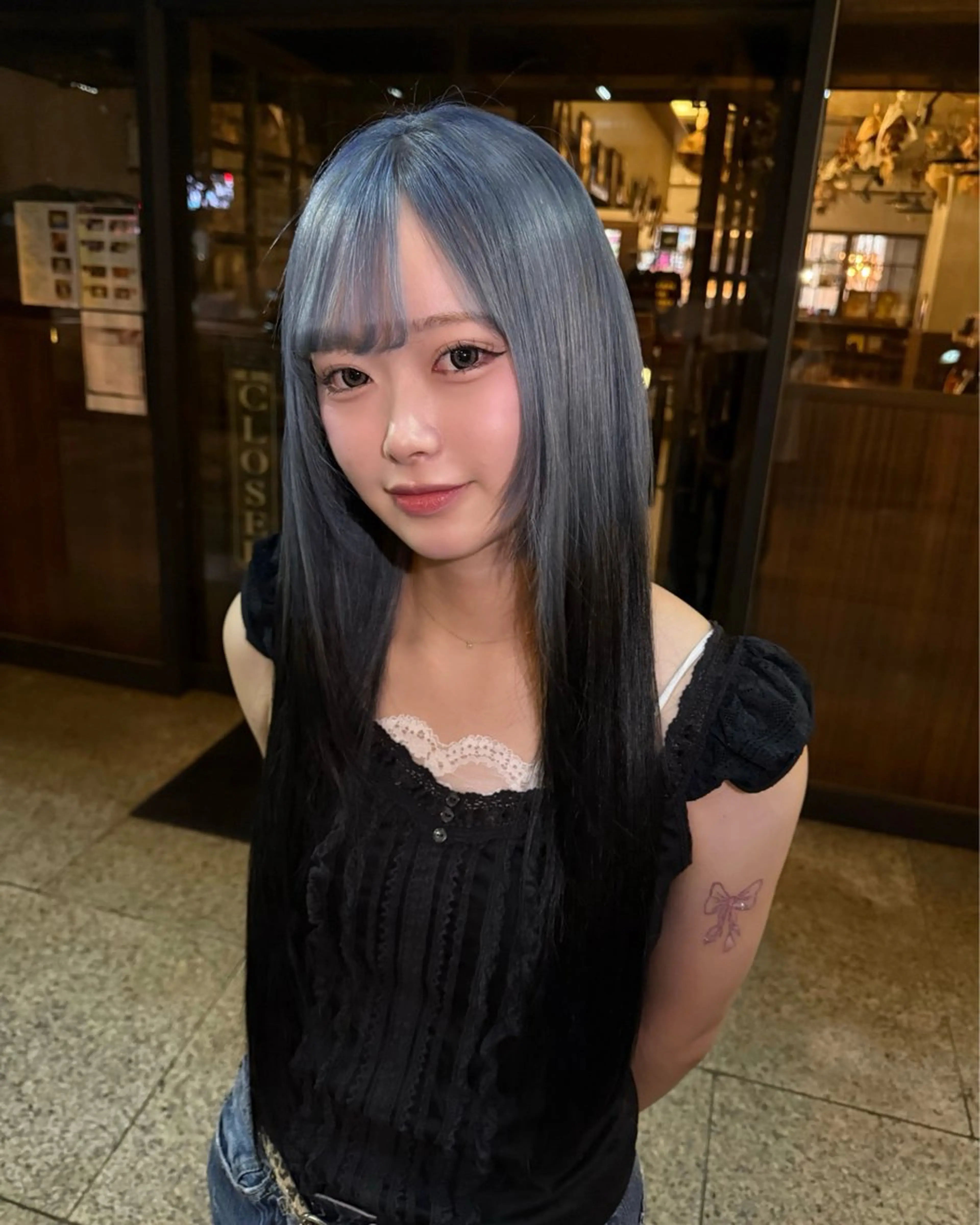 ロング カラー ブルーカラー ヘアカラー ヒナ子🦋 ブリーチカラーのヘアスタイル