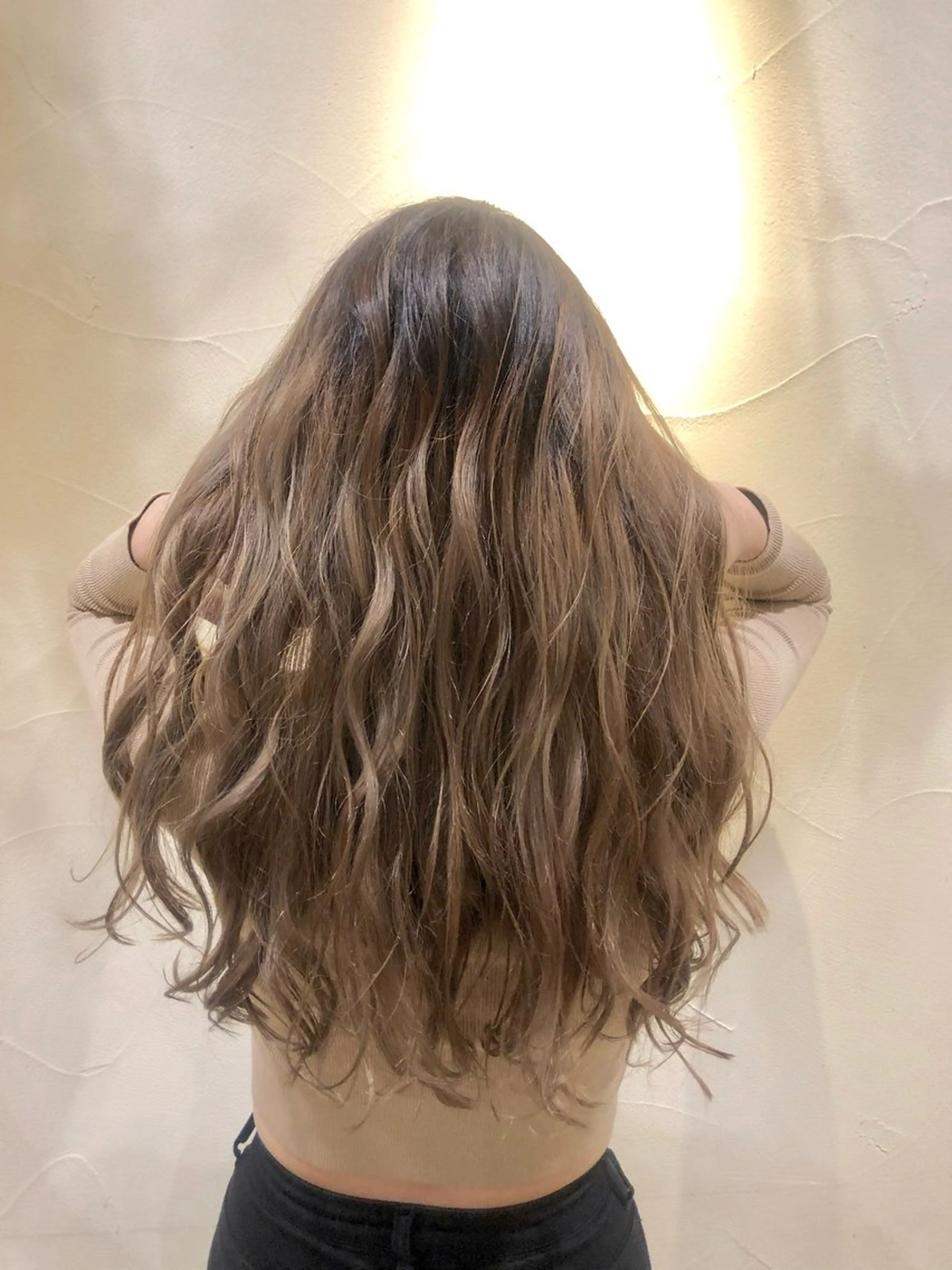 ロング カラー アッシュ ベージュカラー ブリーチ グラデーションカラー TELA HAIR南流山店所属・TELA HAIR Annaのヘアスタイル