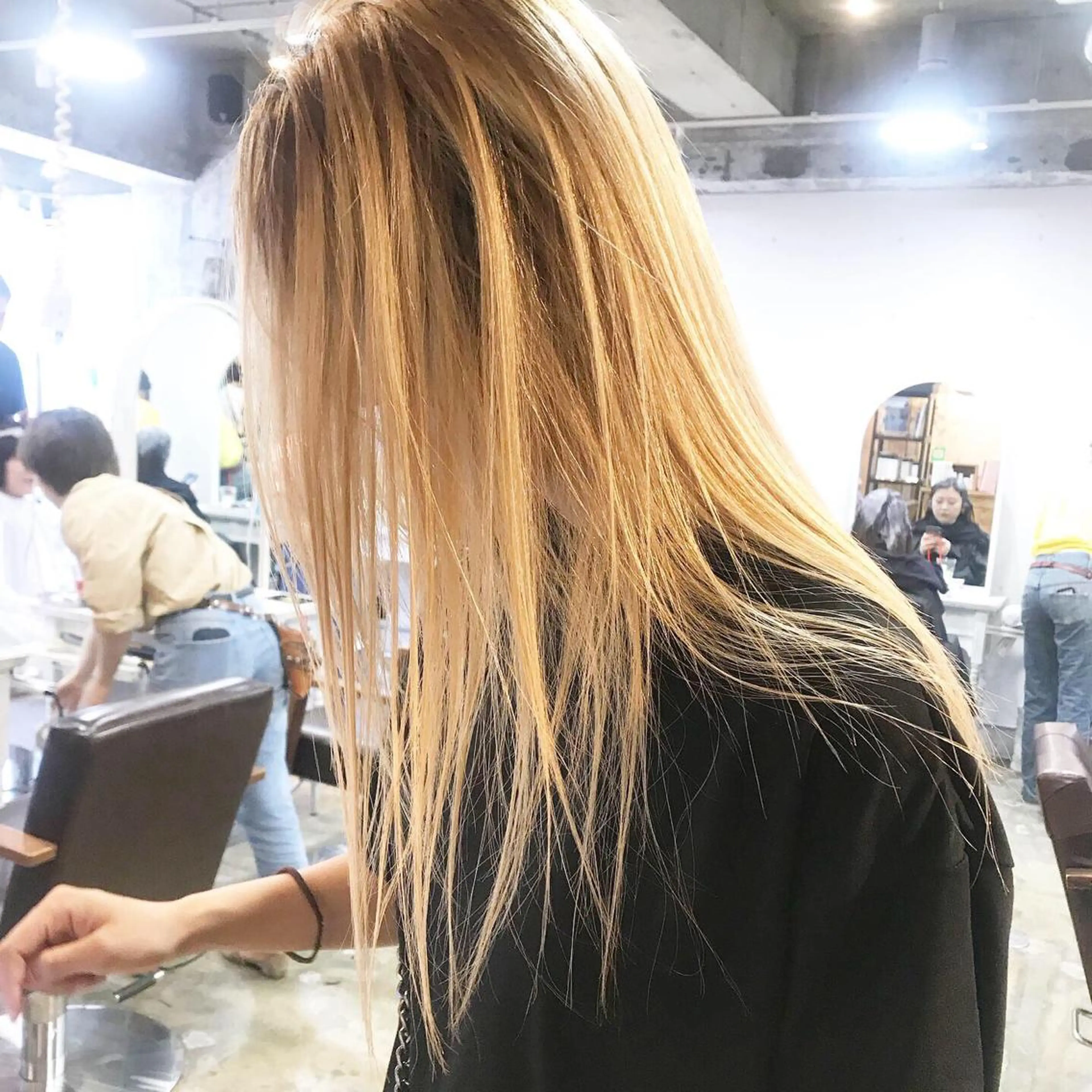 セミロング カラー suvvy hairsalonのヘアスタイル