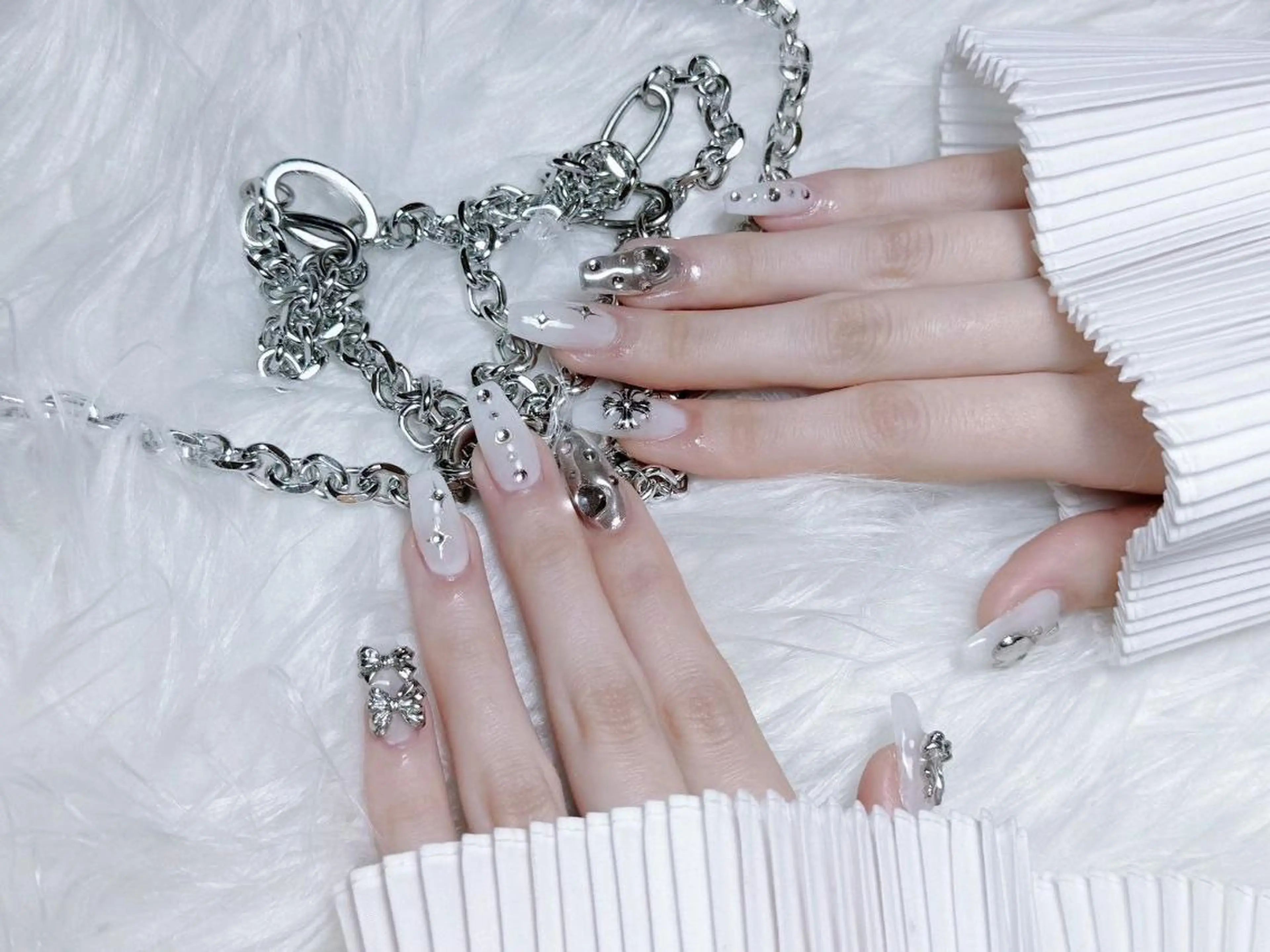 ネイル RAFFINE 月🦋🩵のネイルデザイン