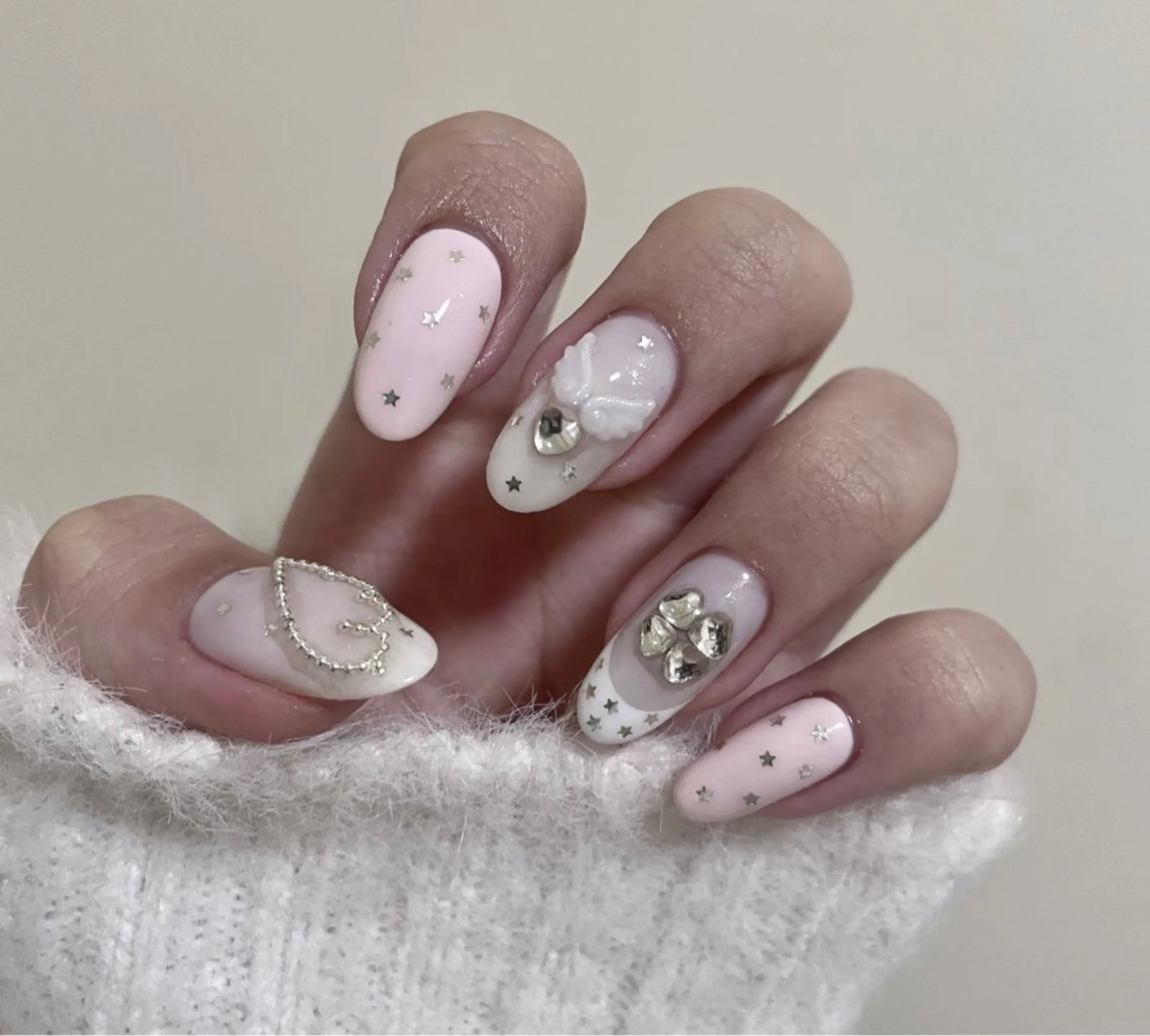 ネイル チークネイル フレンチネイル ジェルネイル ガーリー キラキラネイル ハンドネイル 高橋 雪のネイルデザイン