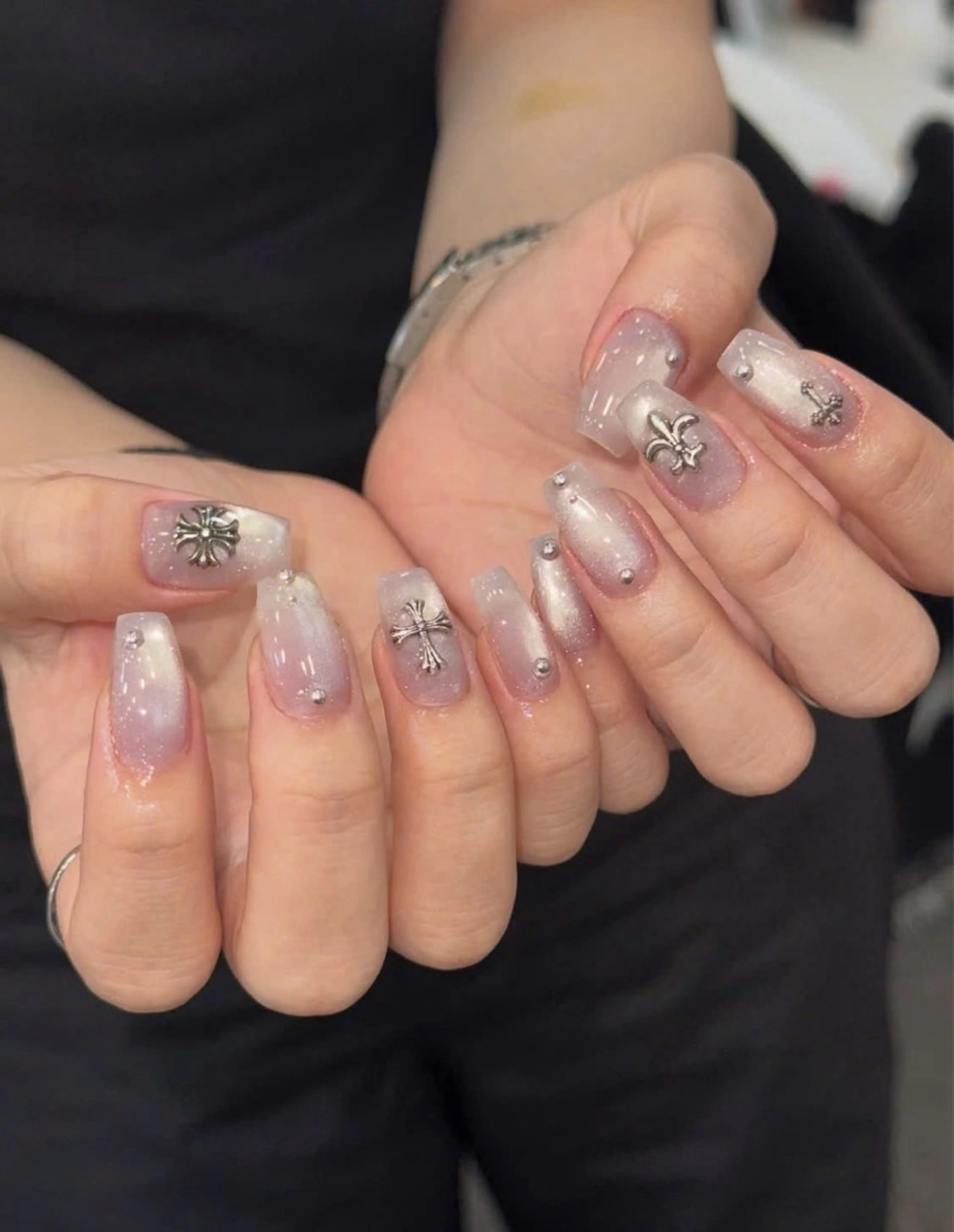 ネイル フラッシュネイル フレンチネイル グラデーション キラキラネイル 韓国ネイル Lina nail所属・Luna 池袋のネイルデザイン