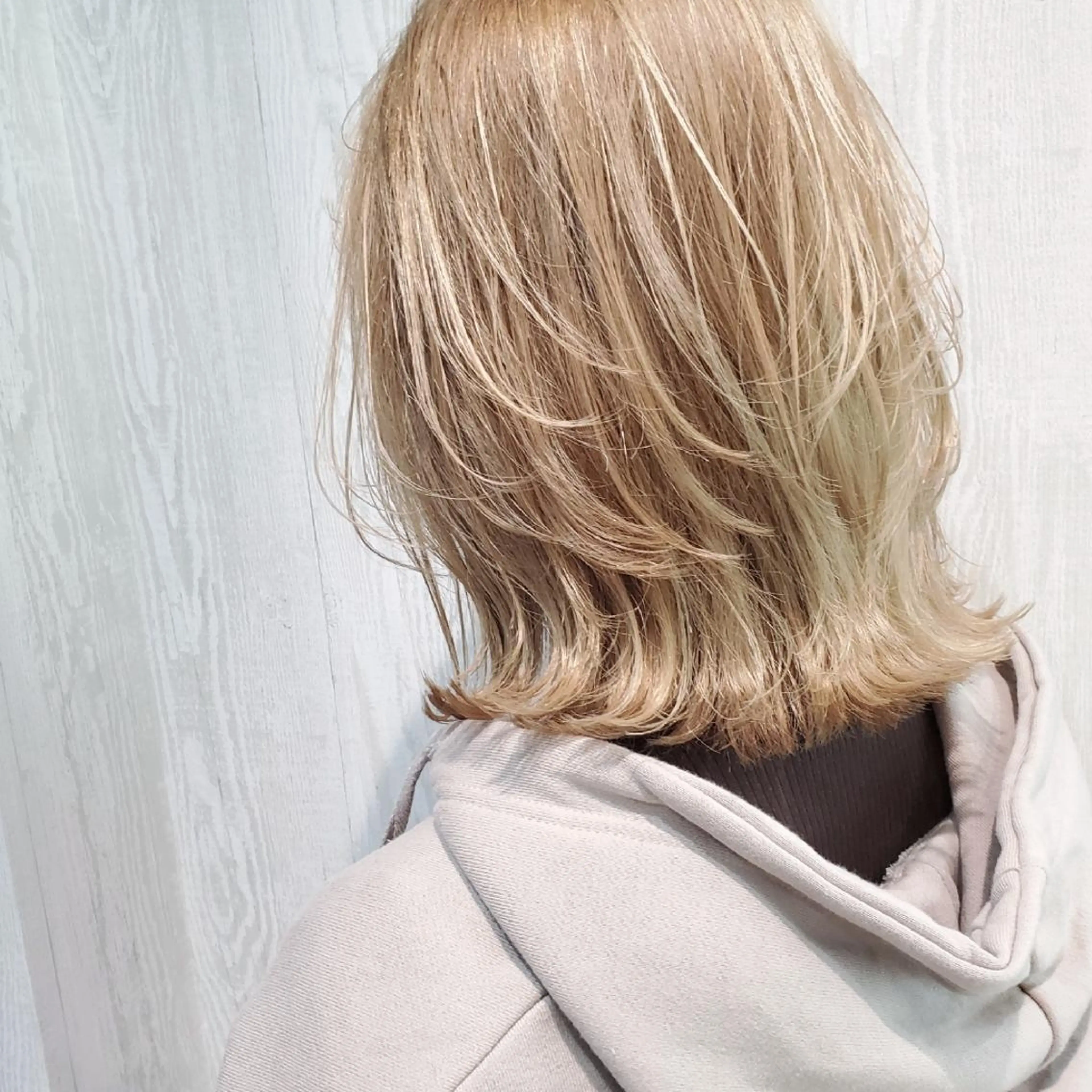 ミディアム カラー ベージュカラー ミルクティーベージュ ウルフカット カット ヘアカラー トリートメント レイヤーカット/ ウルフカット/大橋 のヘアスタイル