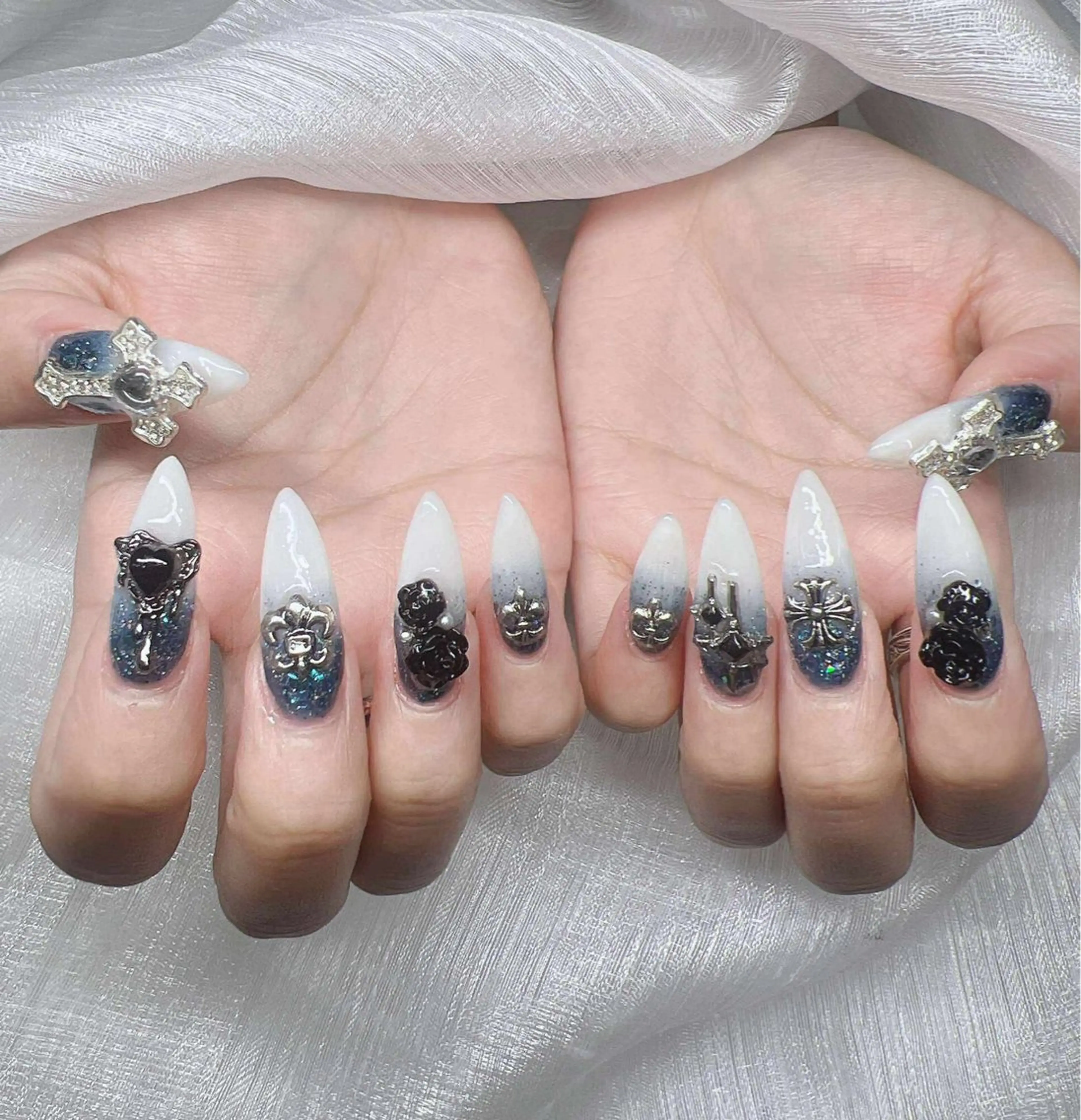 ネイル 長さ出し グラデーション 卒業式 キラキラネイル マグネットネイル ハンドネイル Lee Nailsのネイルデザイン