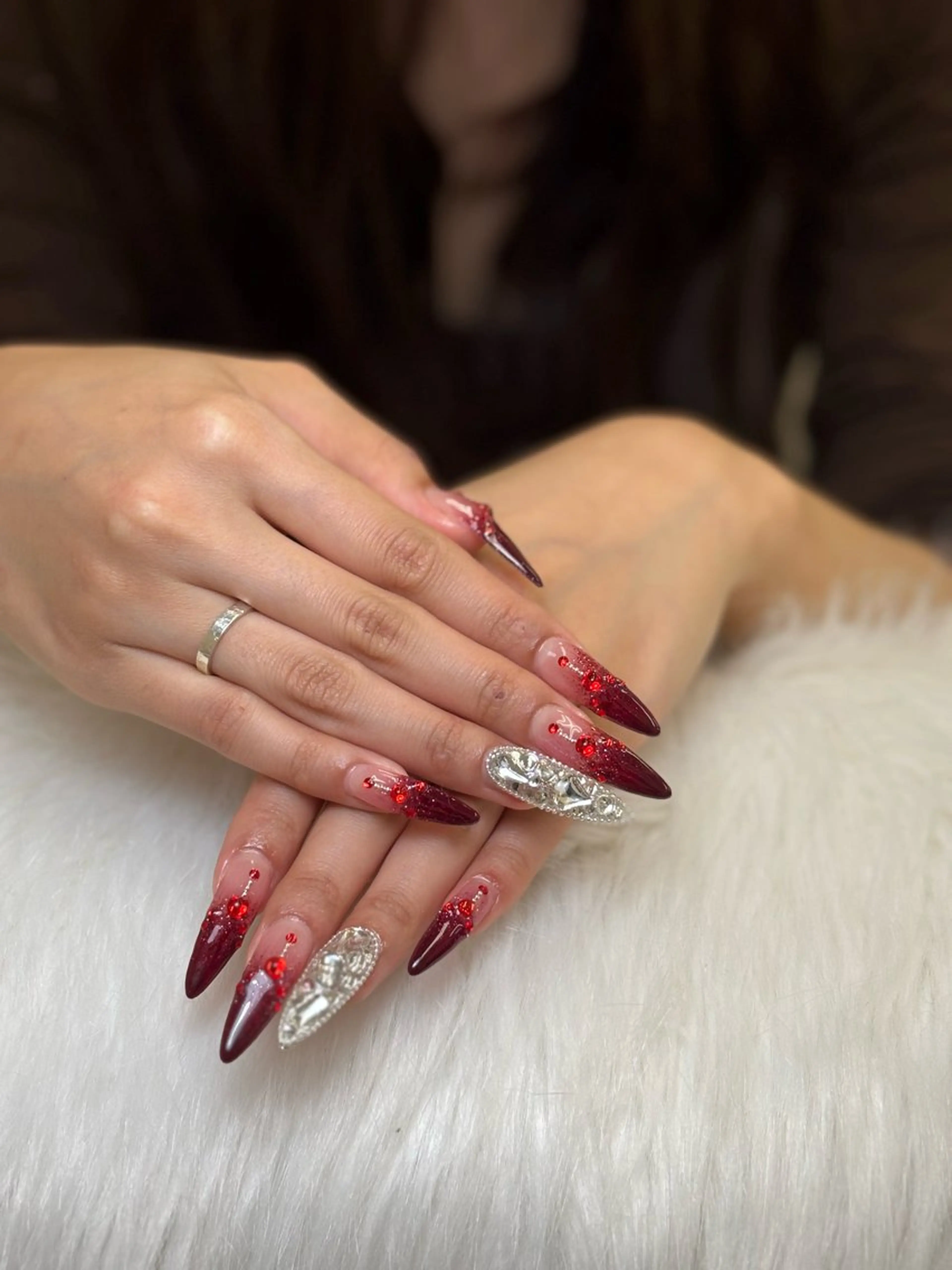 ネイル グラデーション キラキラネイル ワンカラーネイル 冬ネイル Jenn Nail Salonのネイルデザイン