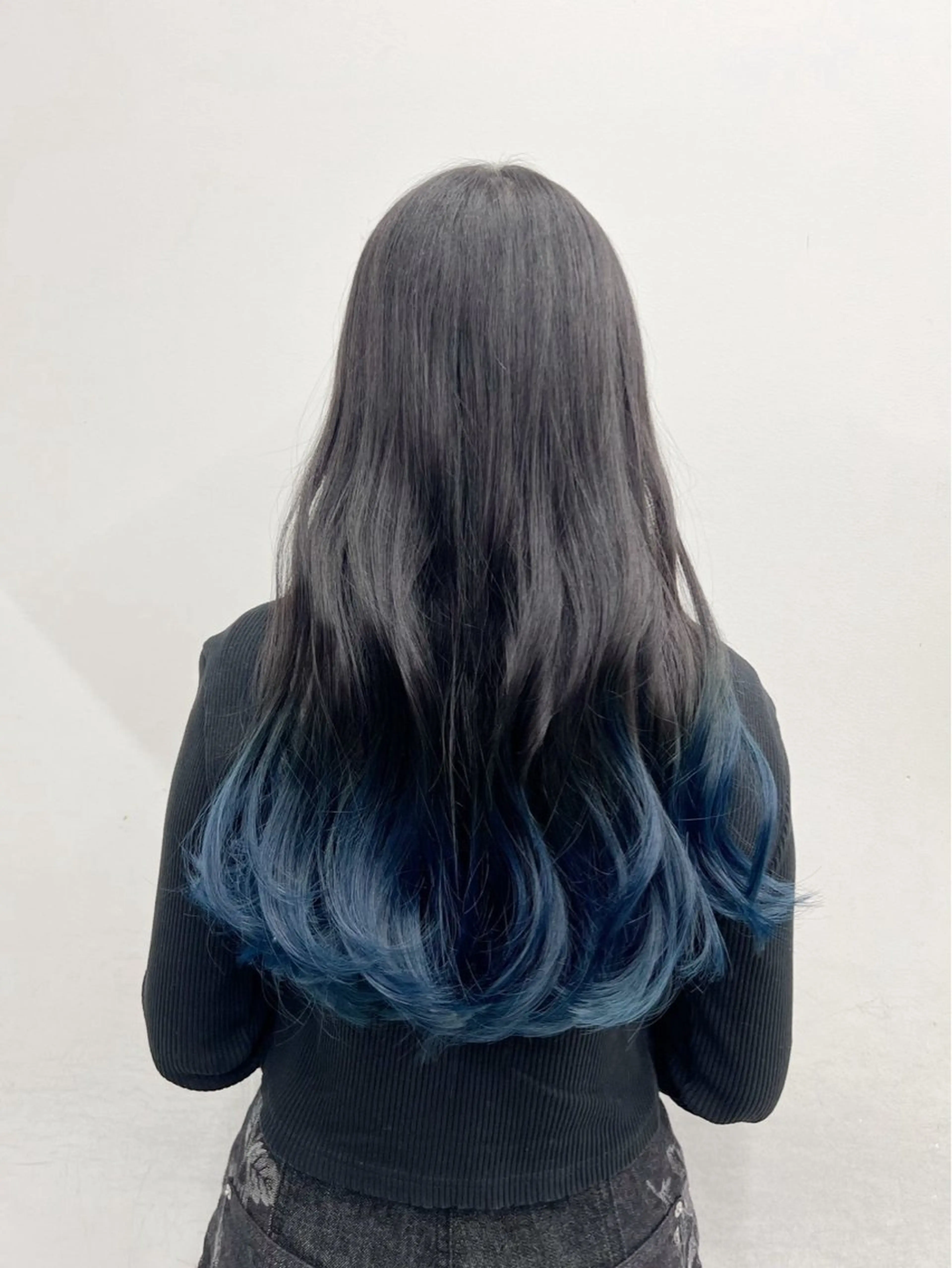 ロング カラー Opus by amble luxe所属・Iwana ワンカラーのヘアスタイル