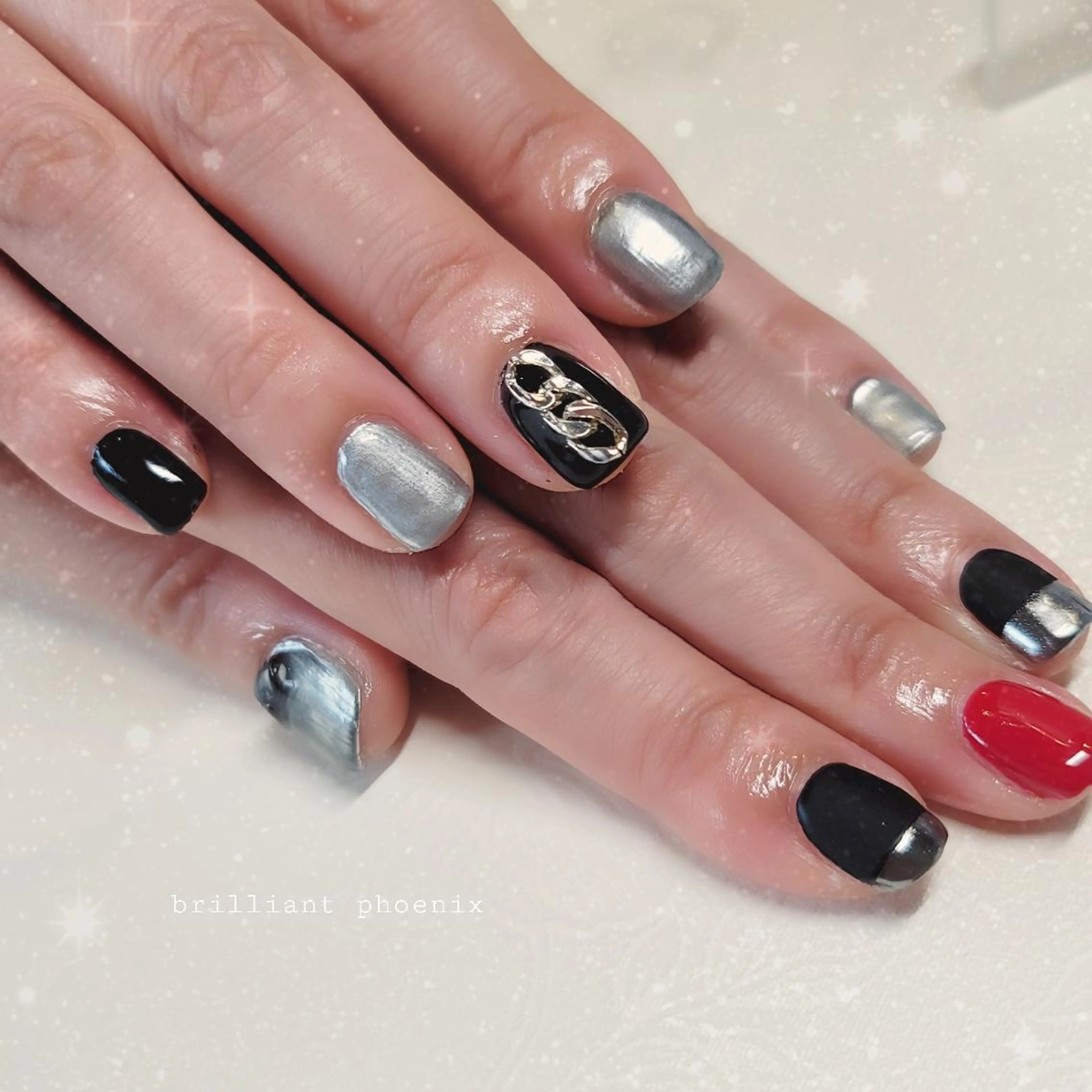 ネイル ジェルネイル ミラーネイル シルバー 石田 由紀のネイルデザイン