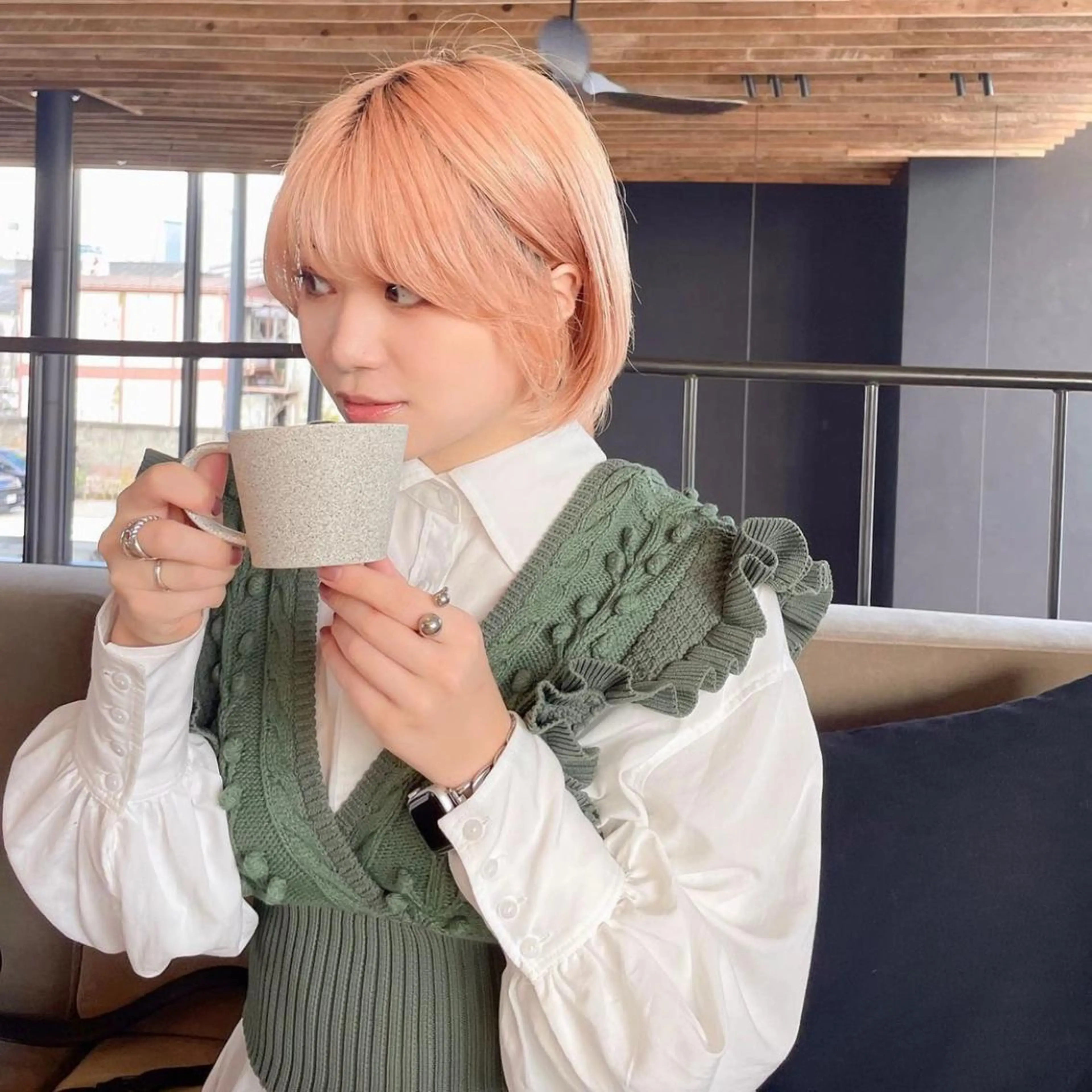 ショート カラー オレンジ ピンクカラー ヘアカラー トリートメント 韓国ヘア /男女❄️ 細江 美紅のヘアスタイル