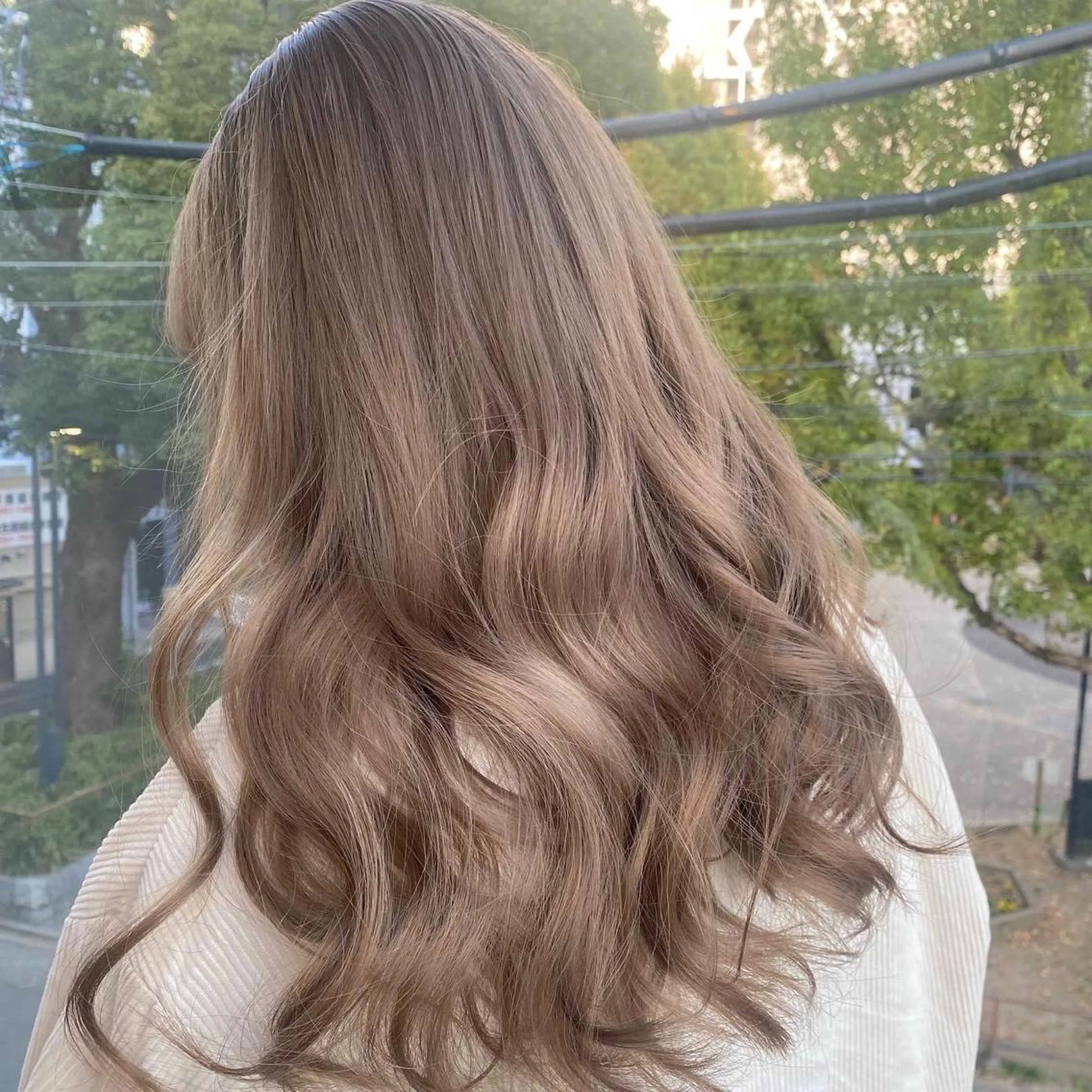 ミディアム カラー ベージュカラー ミルクティーベージュ カット ヘアカラー トリートメント 鈴木/ミルクティー/ ブリーチ/ボブ/のヘアスタイル