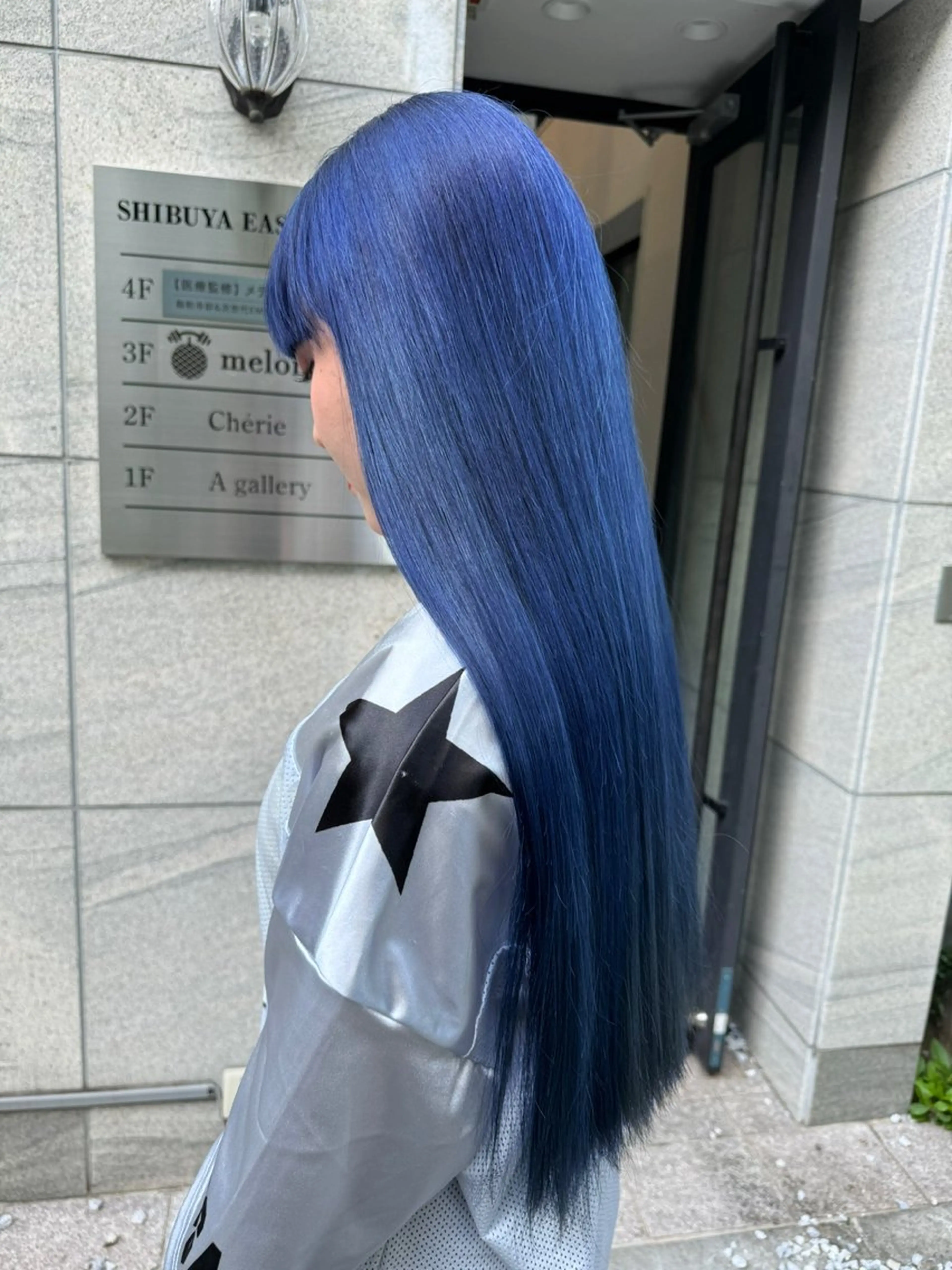 ロング カラー ブリーチ ブルーカラー デザインカラー グラデーションカラー ハイトーンカラー ヘアカラー Chérie所属・Chérie 渋谷/カラーサロンのヘアスタイル