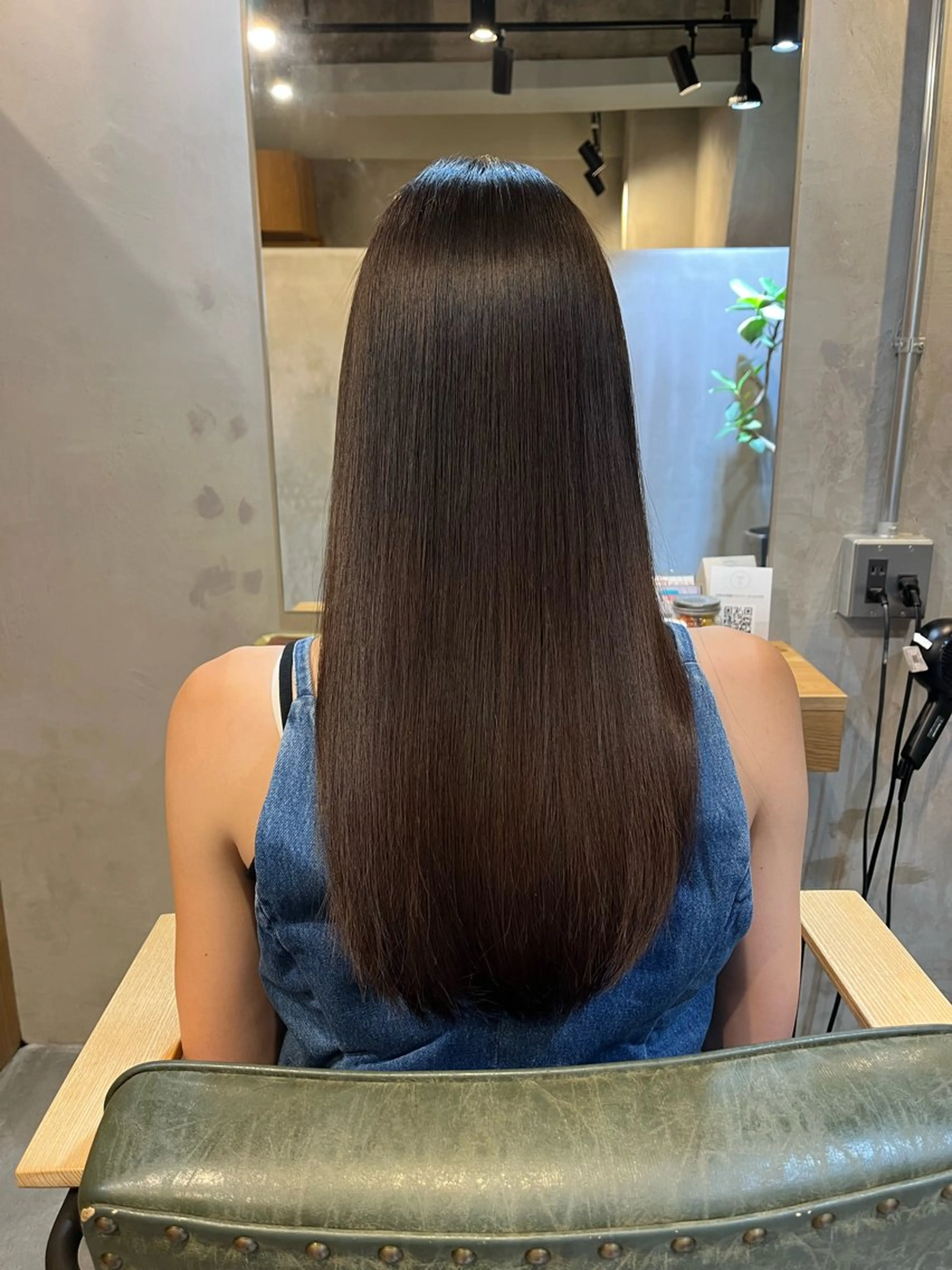 ロング 縮毛矯正 カット 縮毛矯正 韓国風前髪顔周り バーバーakaneのヘアスタイル