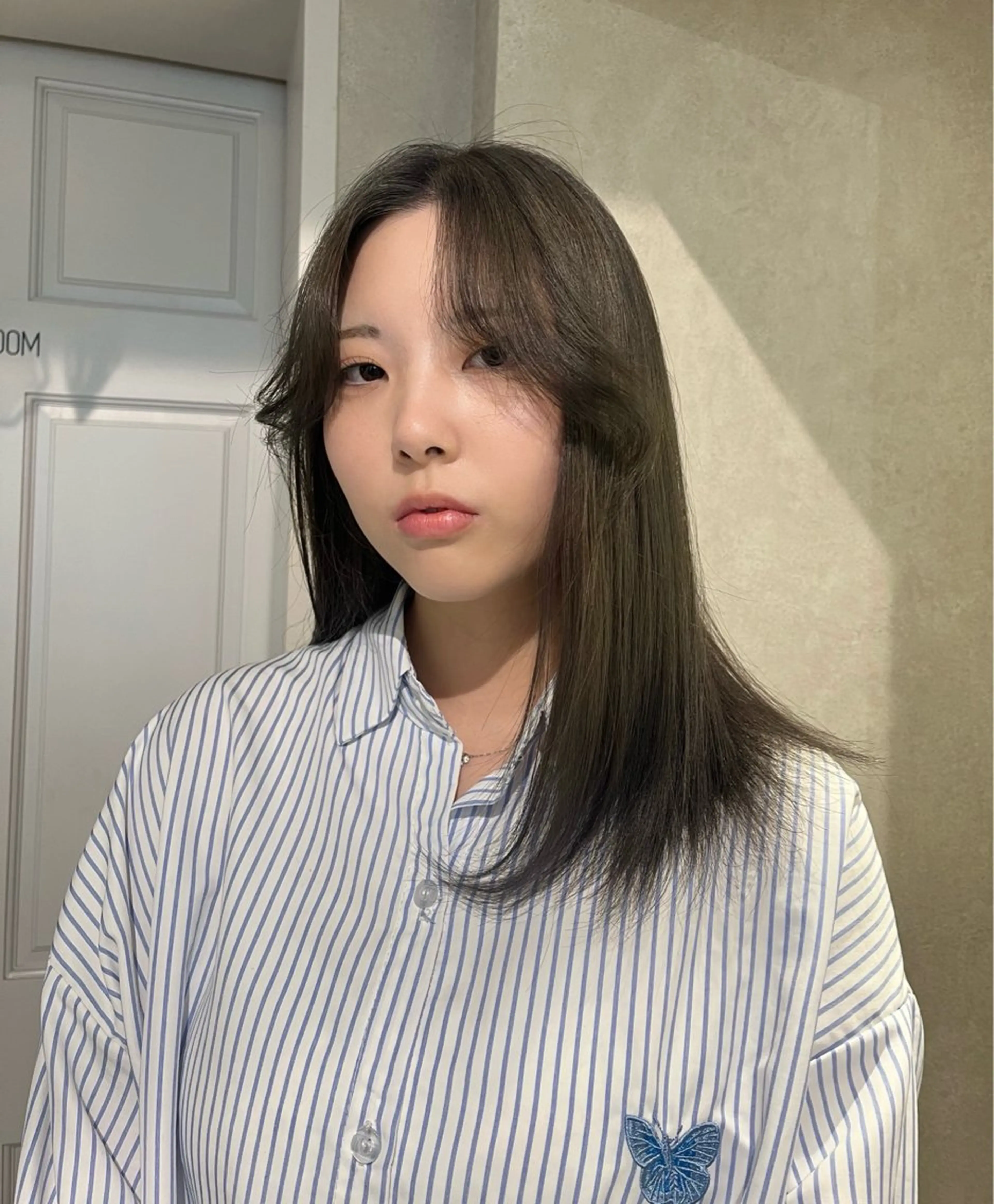 セミロング カラー 透明感カラー グレージュ オリーブグレージュ オリーブグレー ヘアカラー 艶ハイトーン/ 輝保🤍✨のヘアスタイル