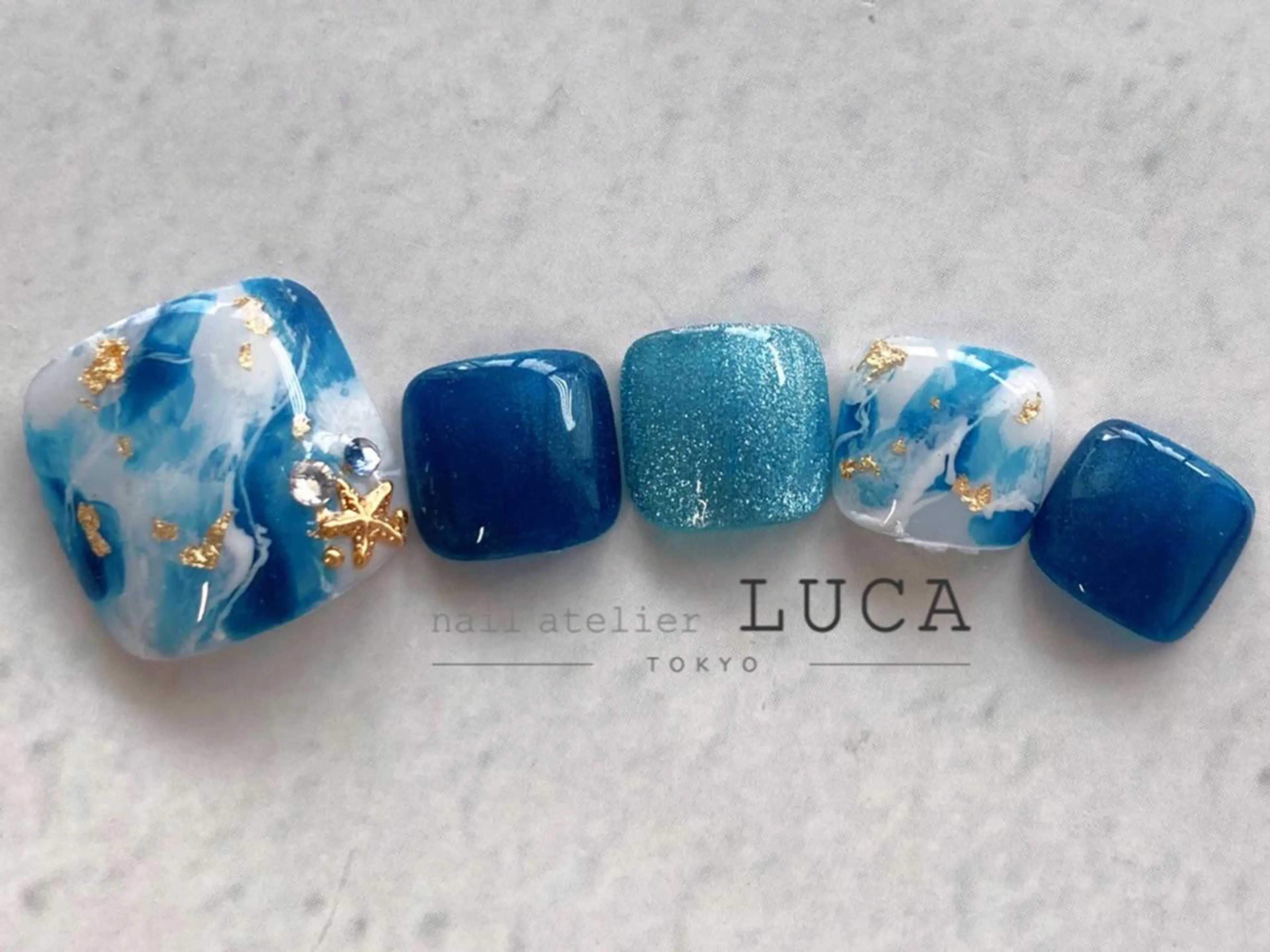 ネイル アートネイル オーロラネイル クリアネイル 長さ出し フットネイル フットネイル ネイルアトリエルカ スタッフのネイルデザイン