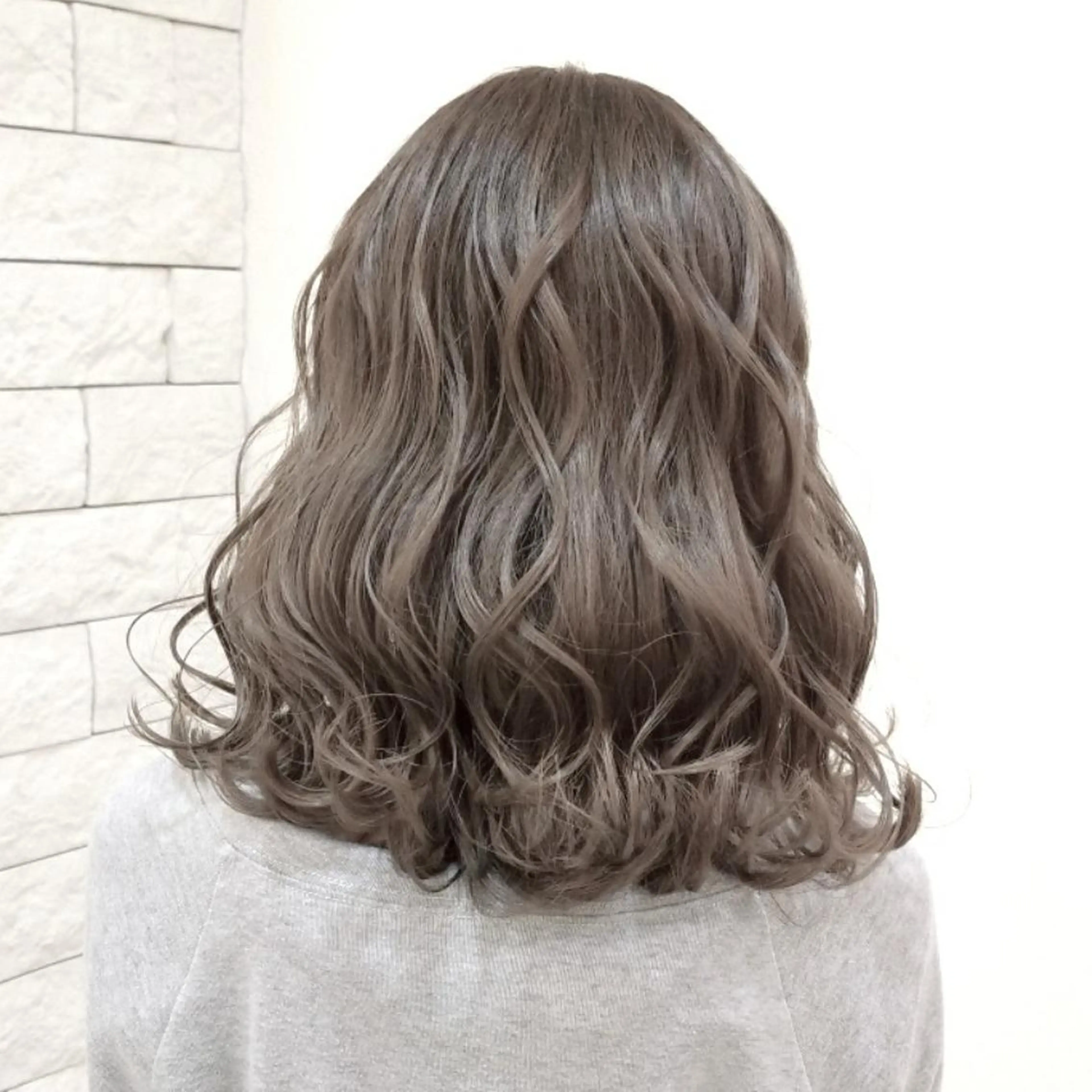 ミディアム カラー グレージュ ヘアカラー Le Lien カジのヘアスタイル