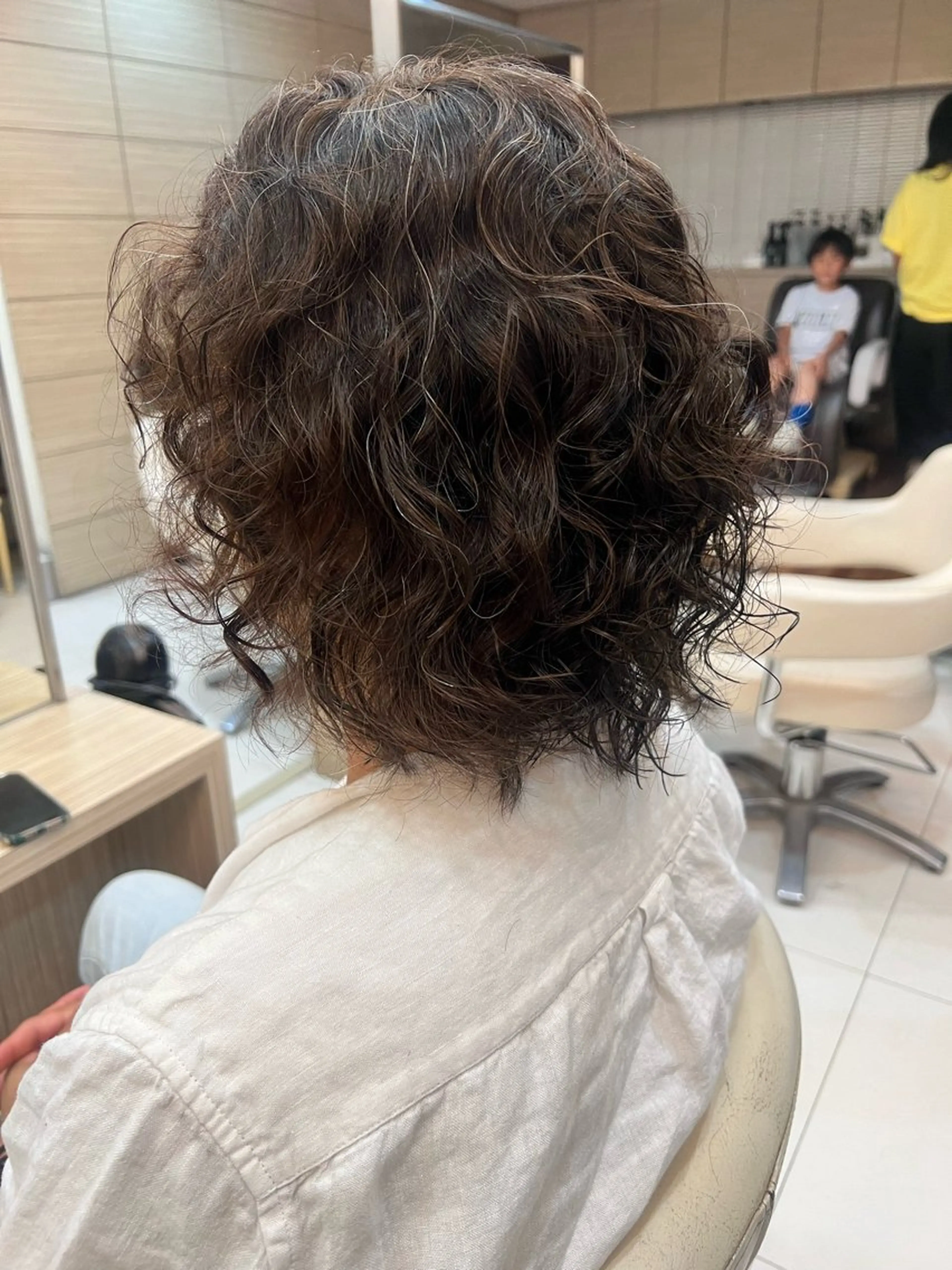 メンズ メンズパーマ メンズスパイラルパーマ 艶グレージュカラー 美髪特化美容師のヘアスタイル