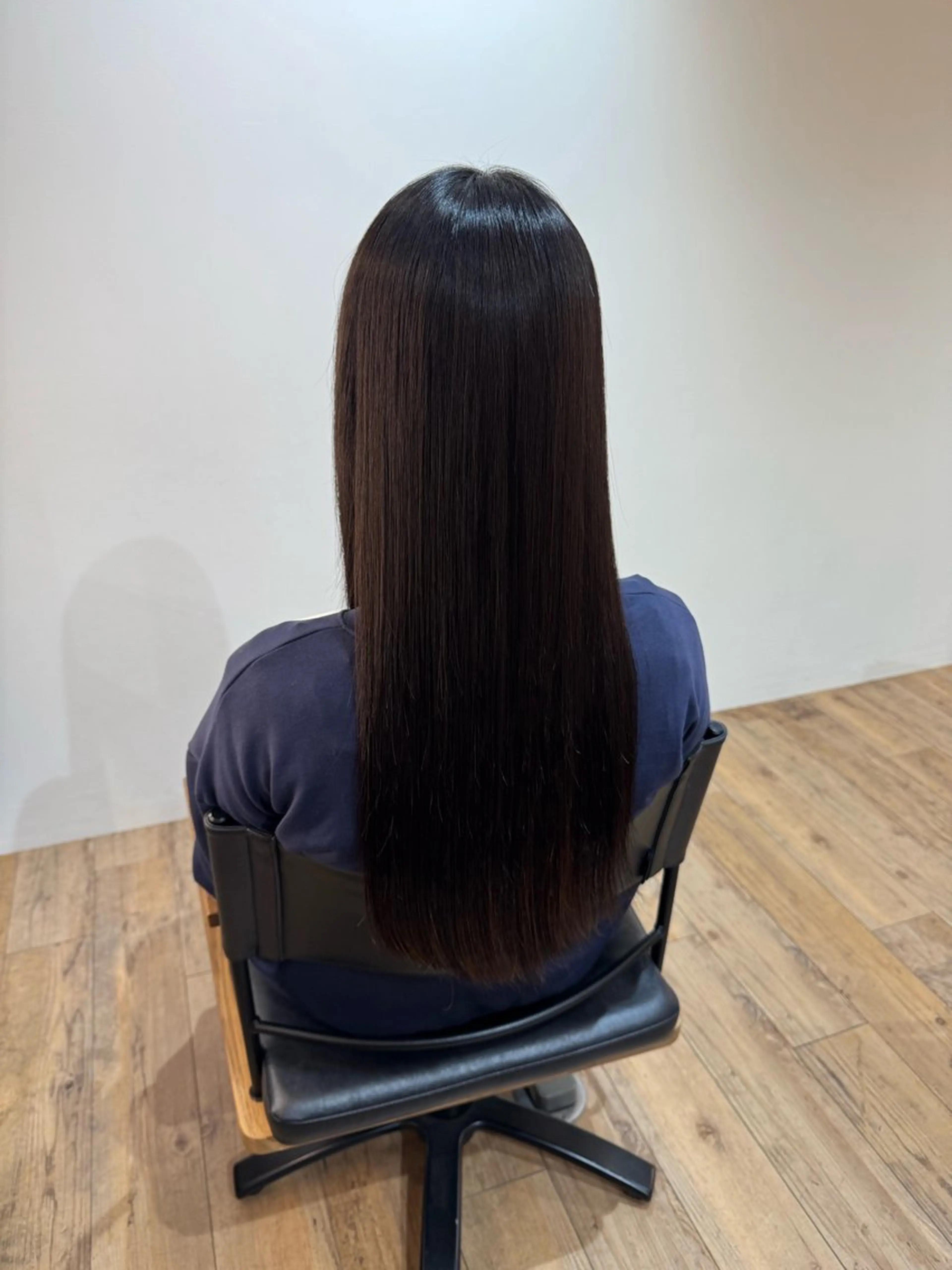 セミロング カット 縮毛矯正 トリートメント afloatkobe所属・美髪/髪質改善 川口凌弥のヘアスタイル