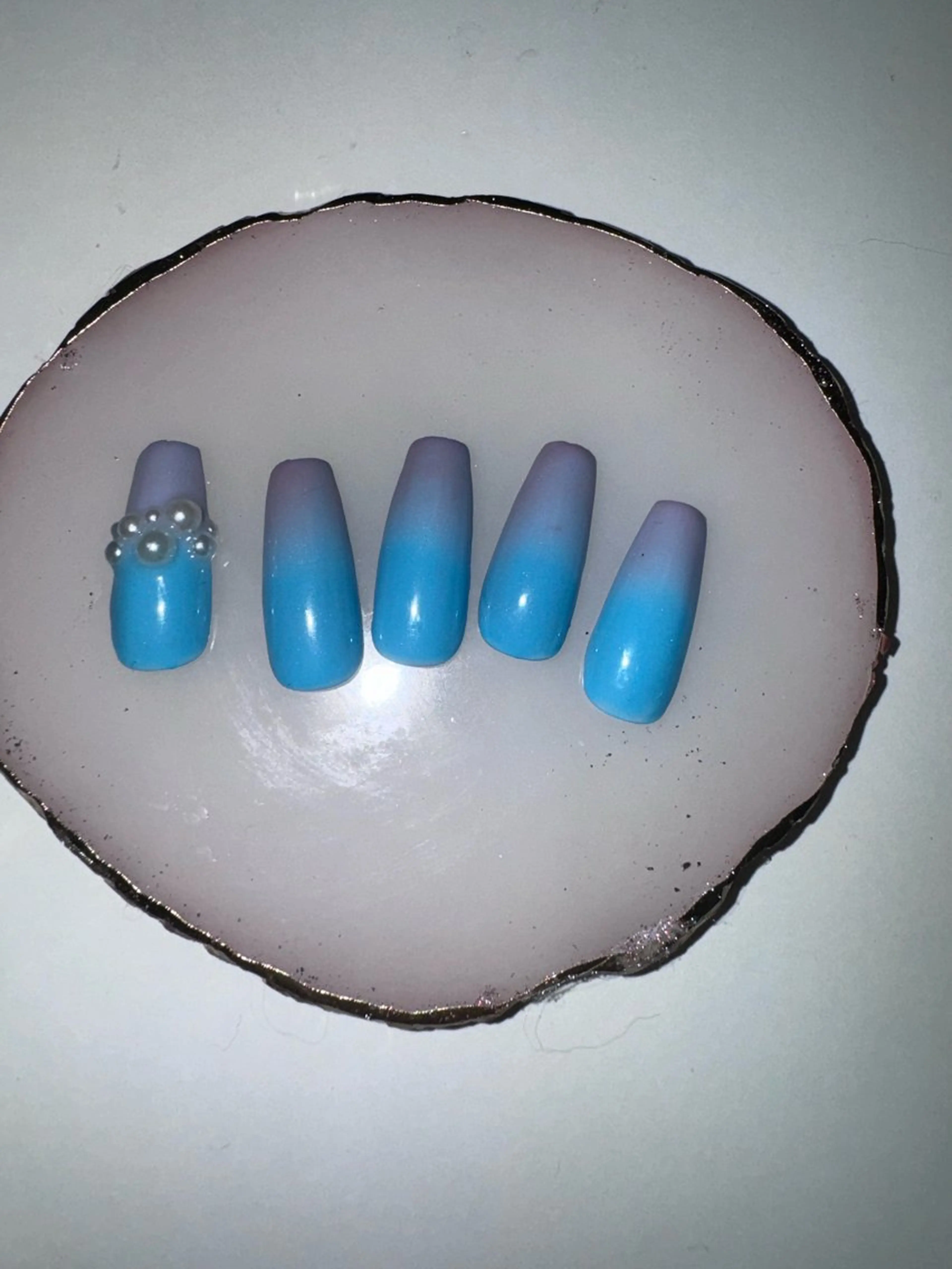 ミディアム on nail 尾張旭三郷店のネイルデザイン