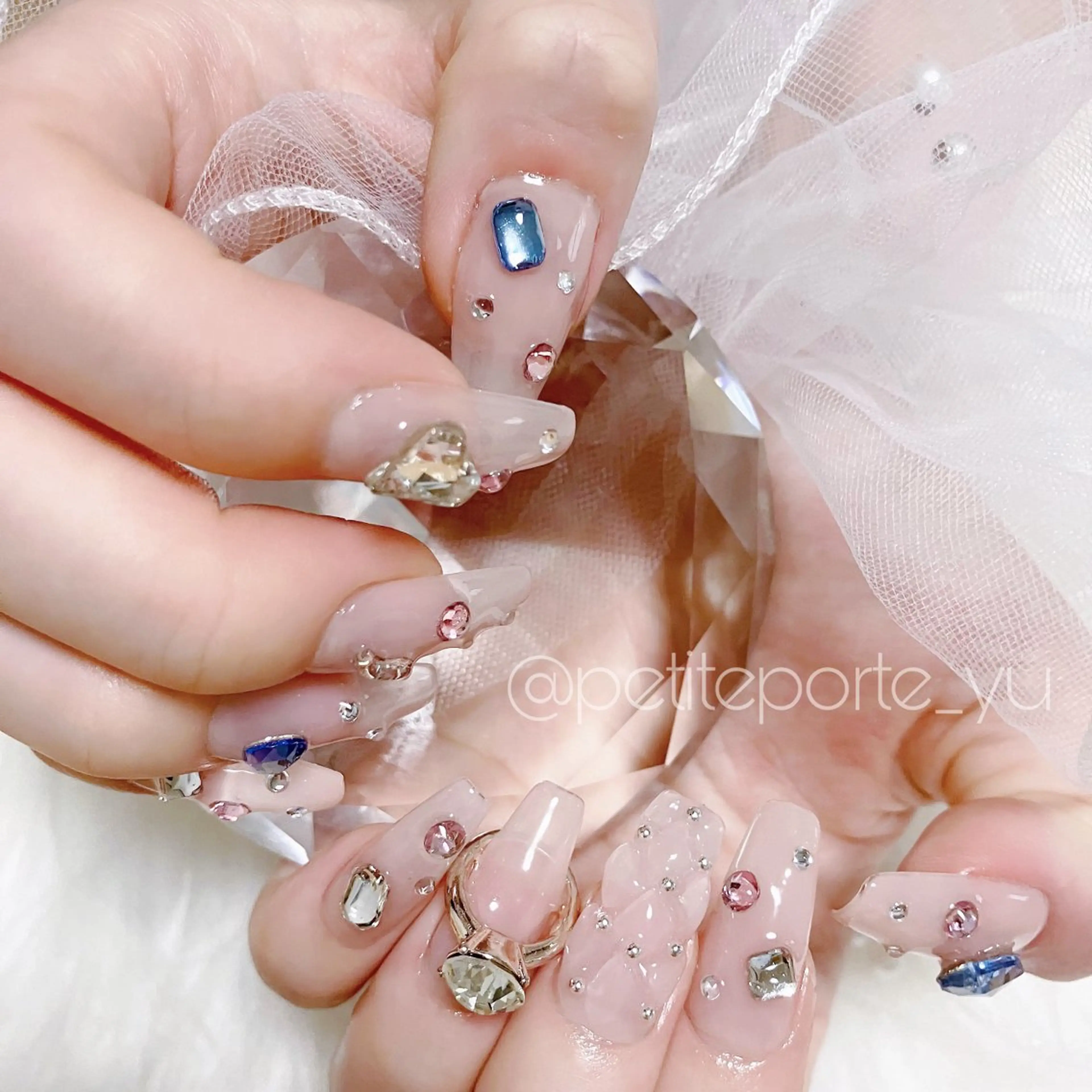 ネイル キラキラネイル ハンドネイル nailsalon petite porte所属・petite porteのネイルデザイン